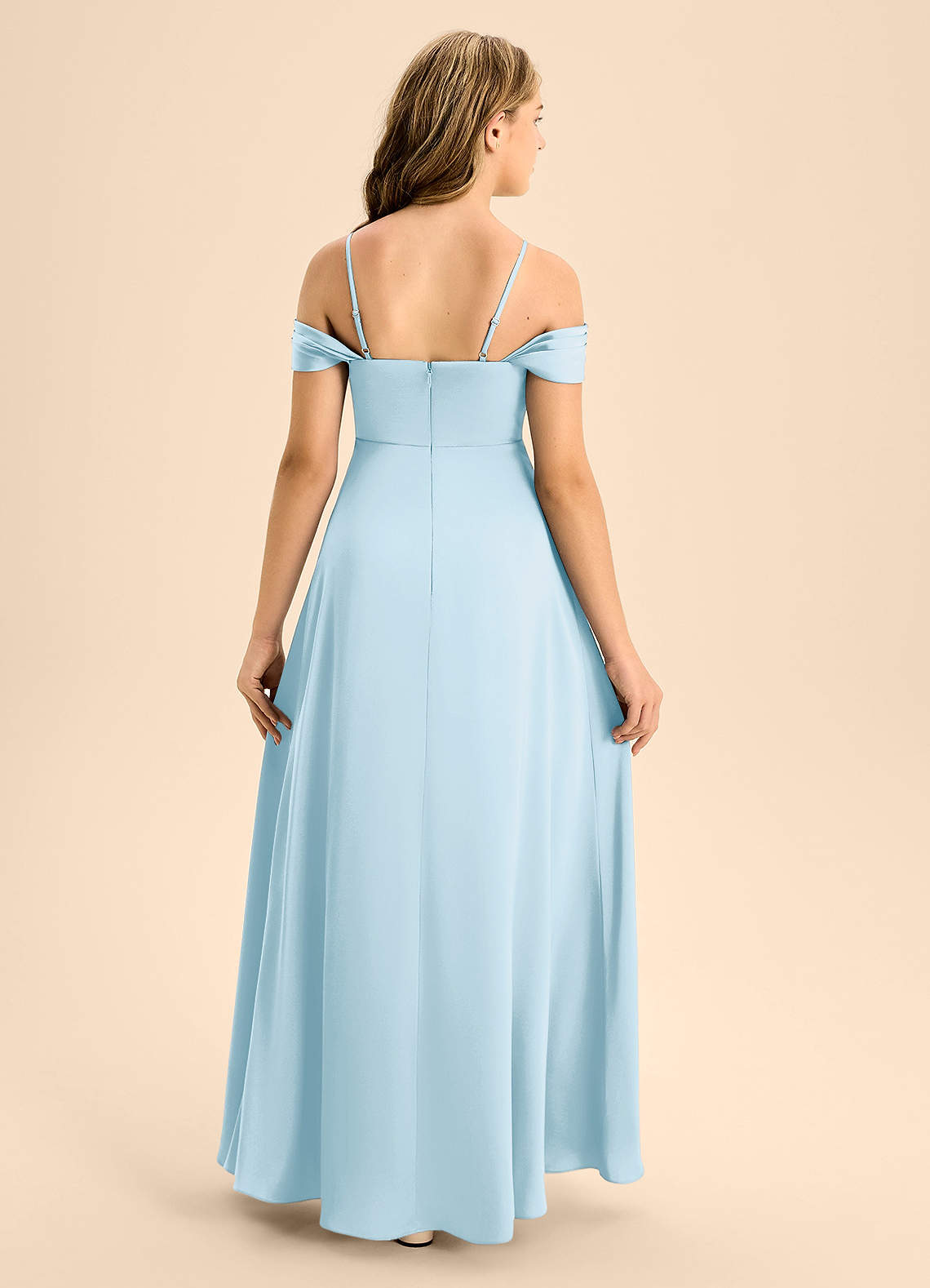 Azazie Anselie Junior Vestido de Azul Cielo de Satén Elástico de Corte En A con Vestidos sin tirantes image1