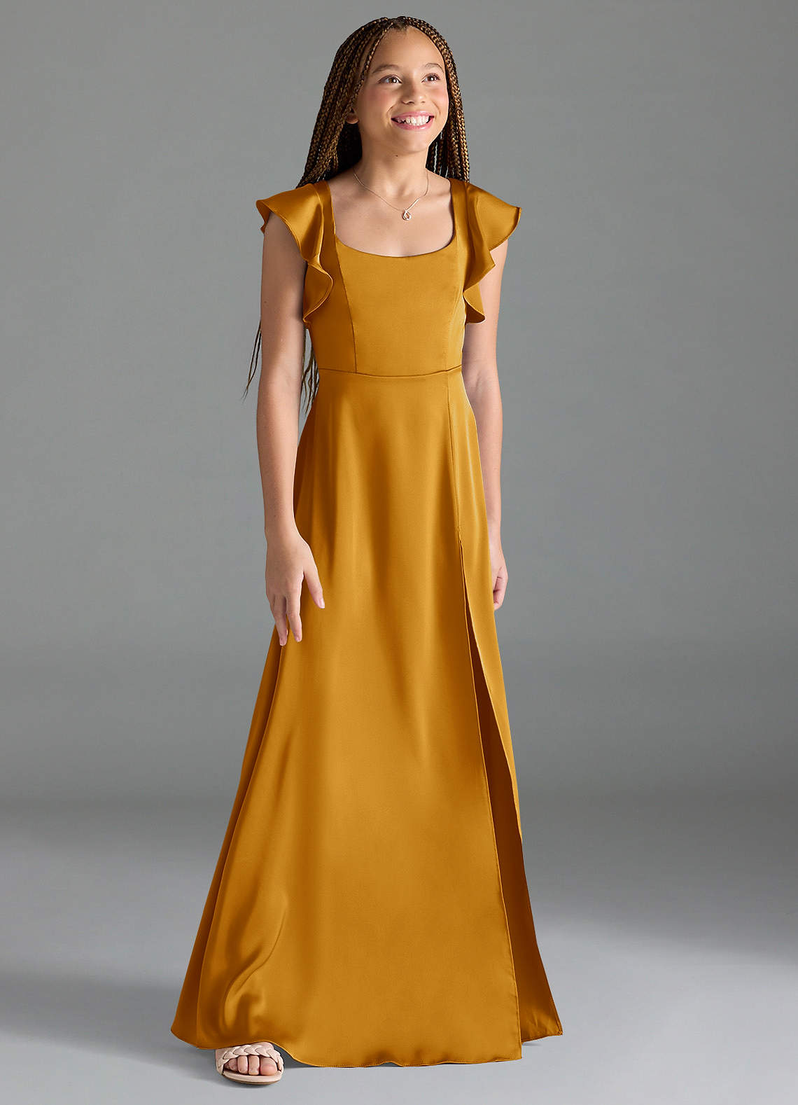 Azazie Bondi Junior Vestido Caramelo de Cetim elástico de Linha A com Fenda Lateral image2