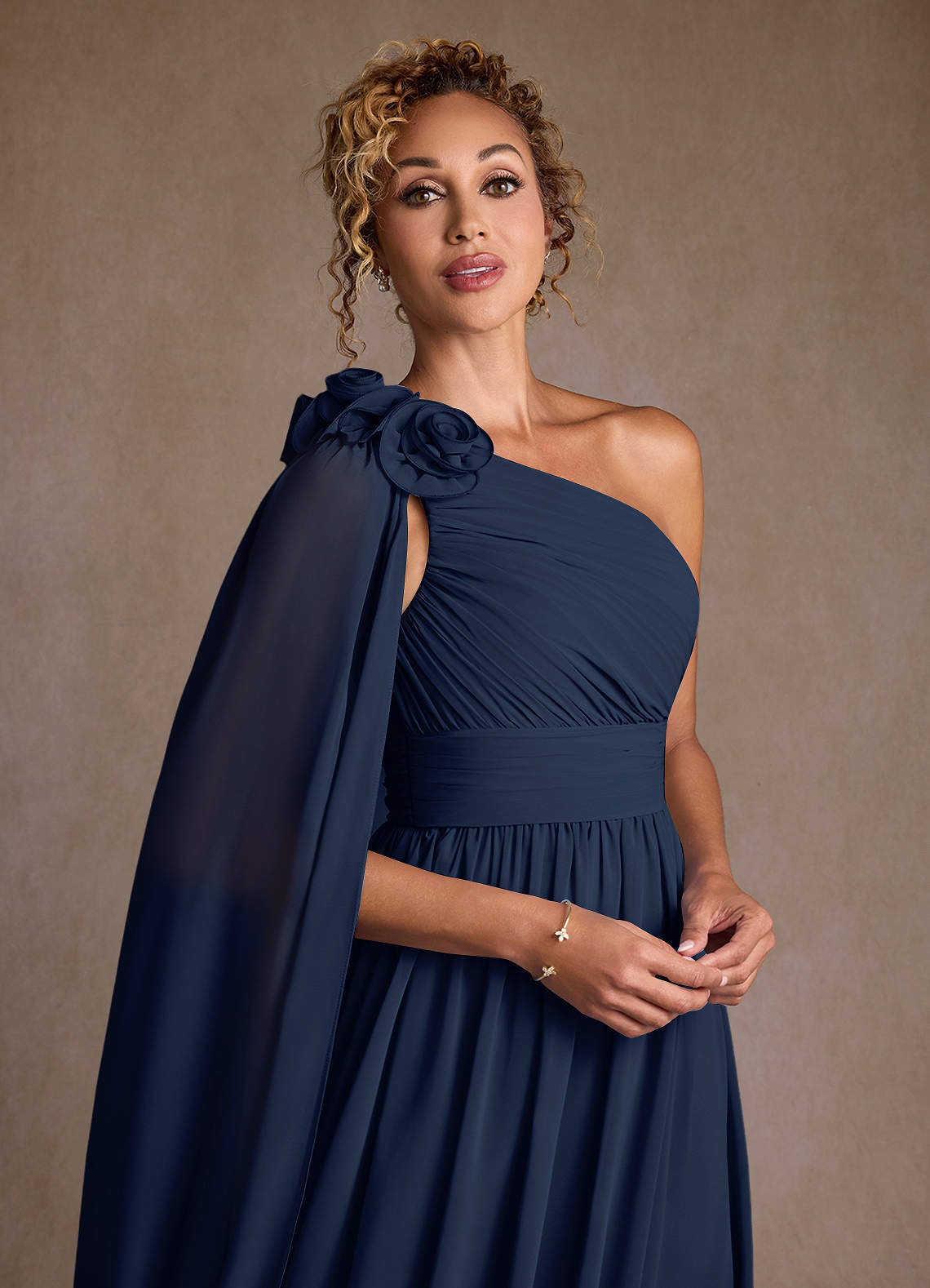 Azazie Lancaster Mère de la mariée Robes Robe Trapèze en Mousseline de soie Une épaule Bleu Marine Foncé image3