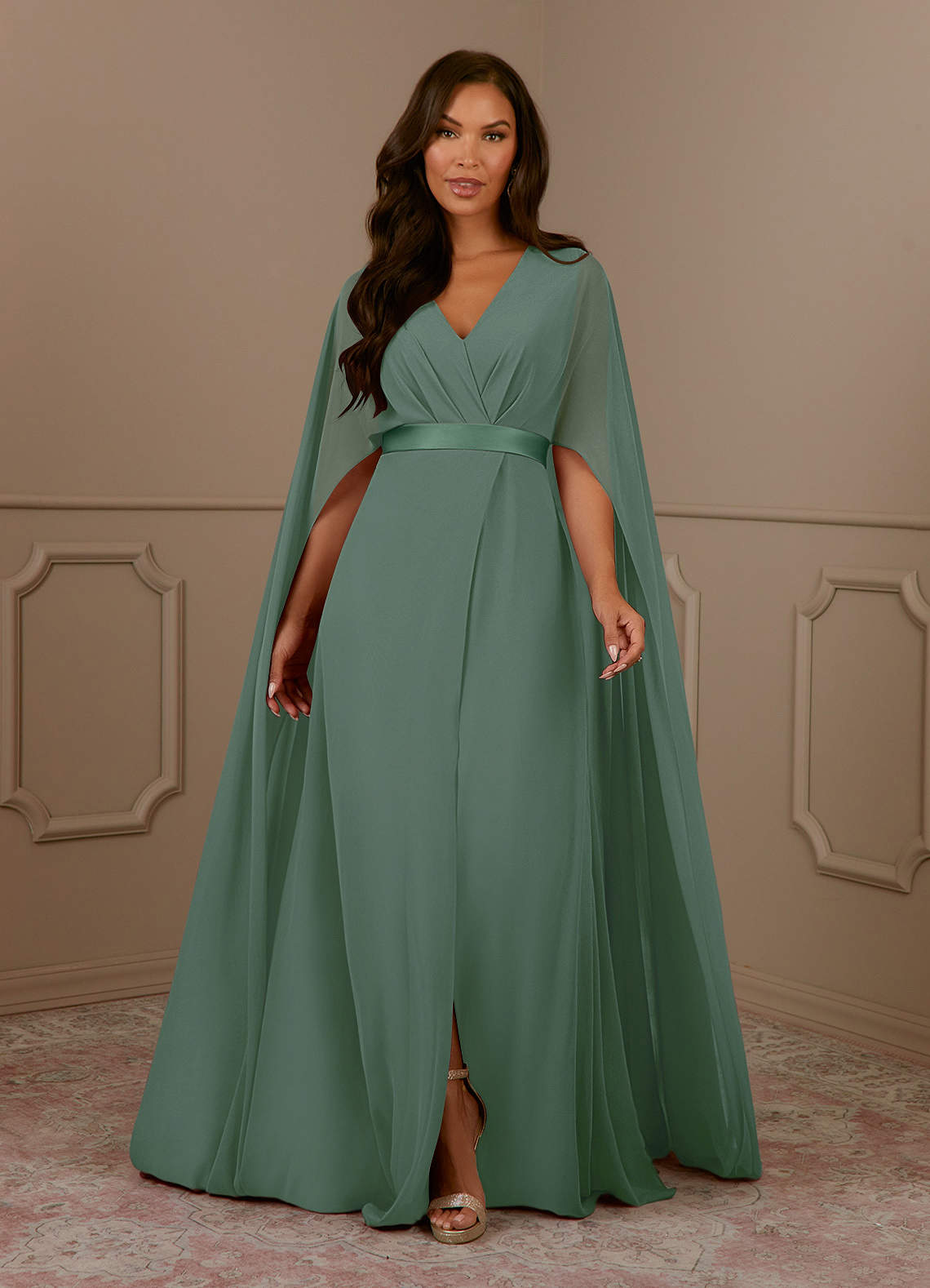 Azazie Isa vestidos de madre de la novia Vestido de Eucalipto de Gasa de Corte En A con Cuello en V plisado image1