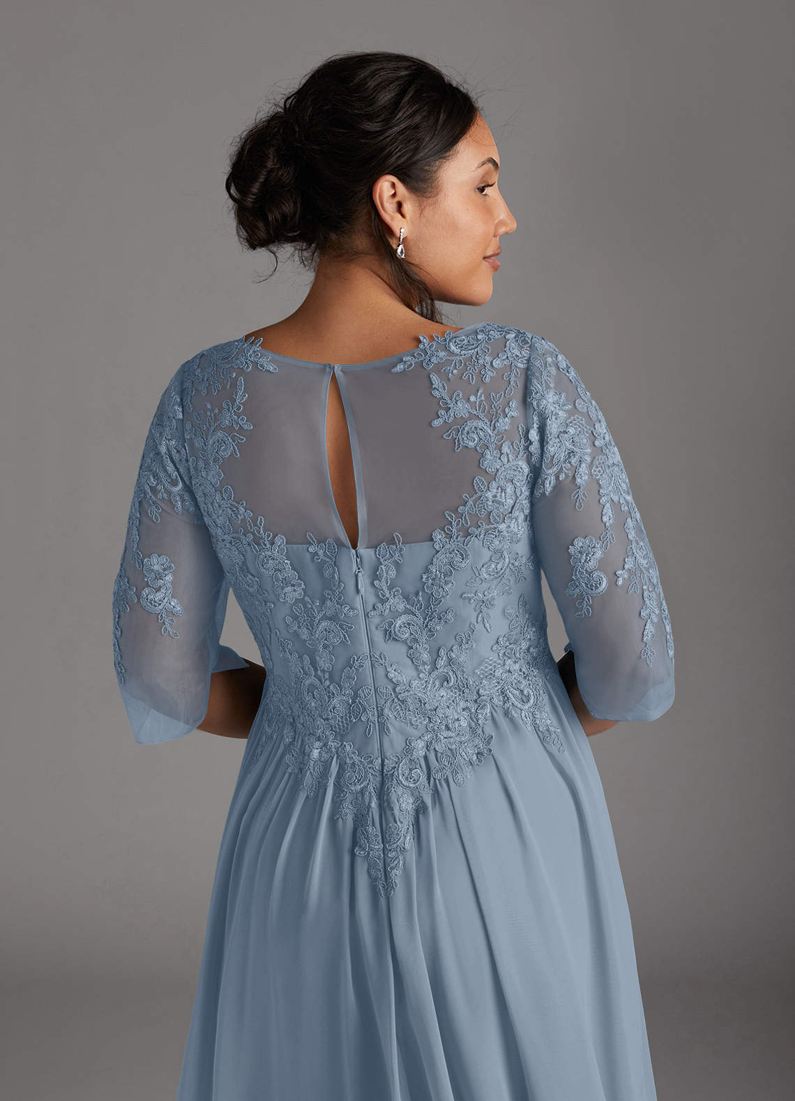 Azazie Mirielle vestidos de madre de la novia Vestido de Azul Polvoriento de Gasa de Corte En A con Encaje Scoop image10