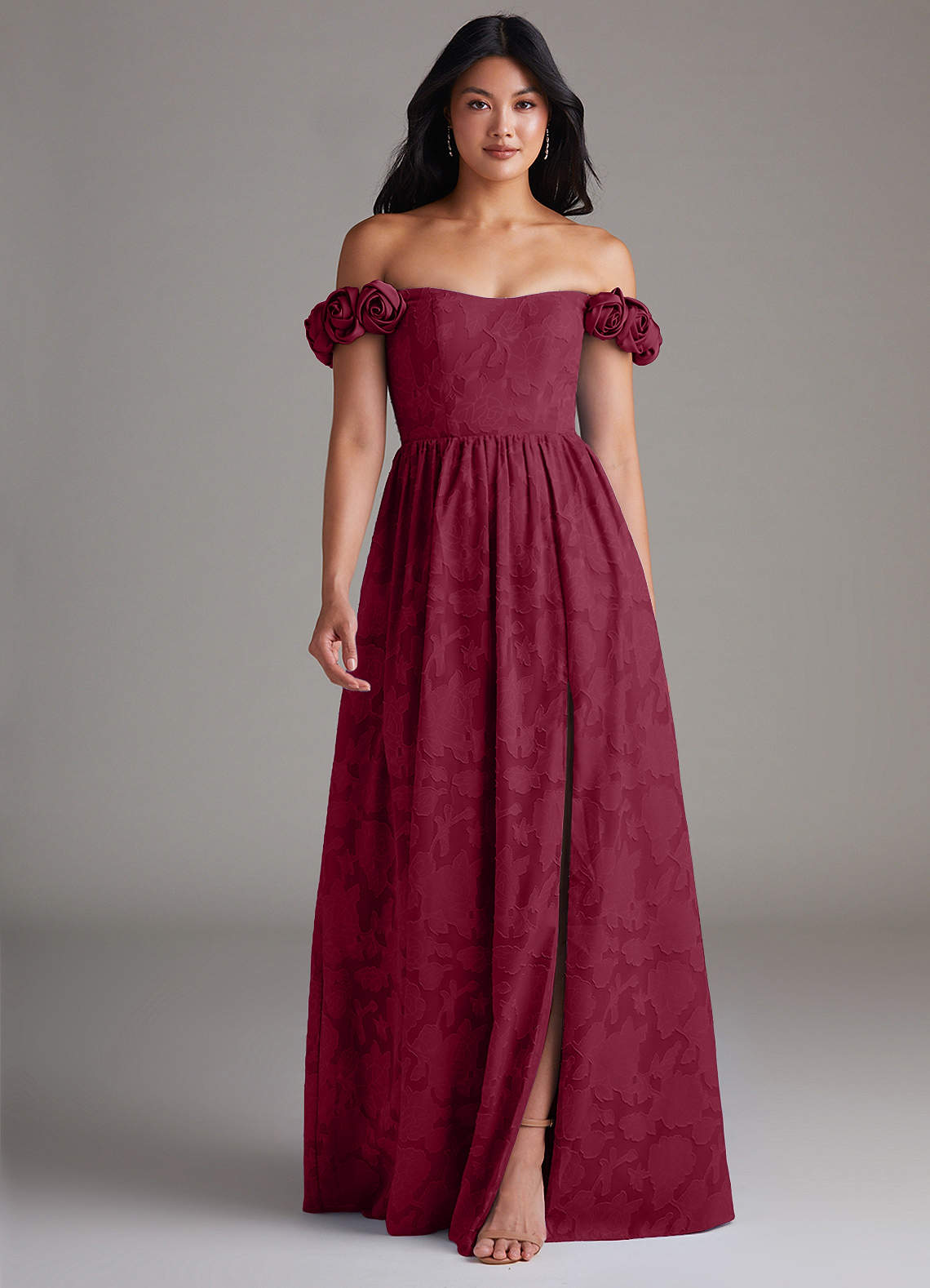 Azazie Autumn Robes de demoiselle d'honneur Robe Trapèze Convertible en Blumen-Burnout Épaule décolletée Bourgogne image1