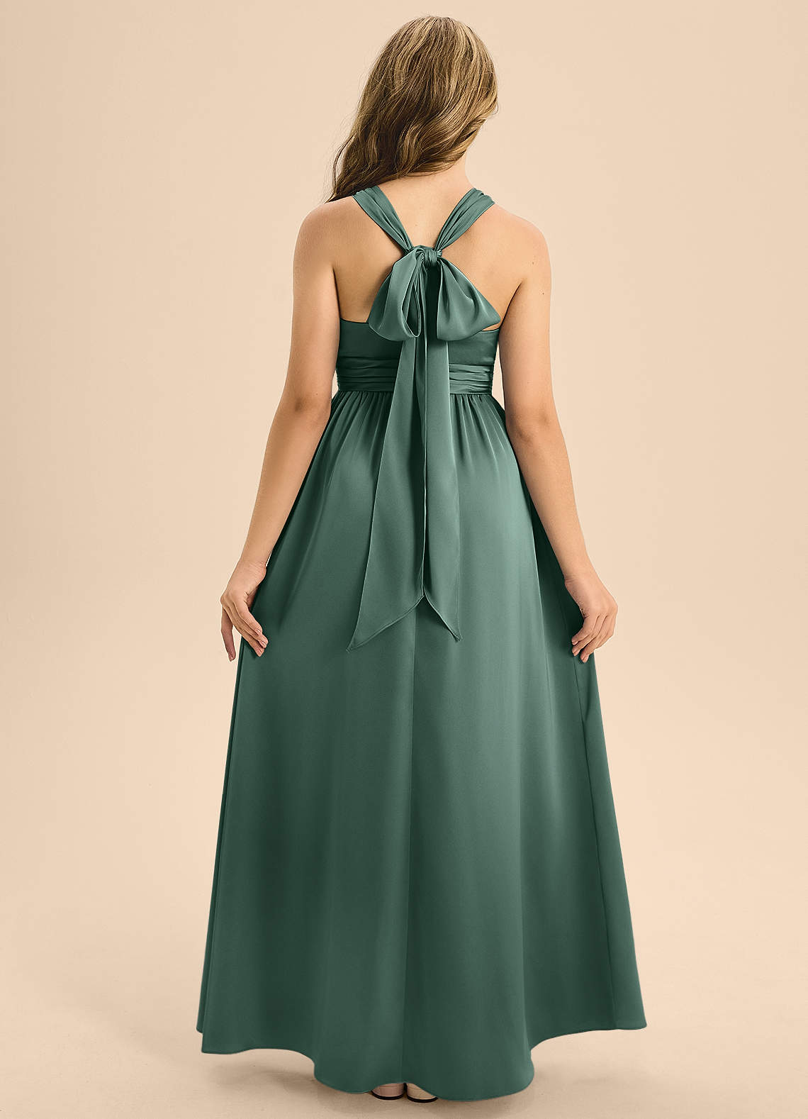 Azazie Jaylah Junior Vestido de Eucalipto de Satén Elástico de Corte en A con Plisado image1