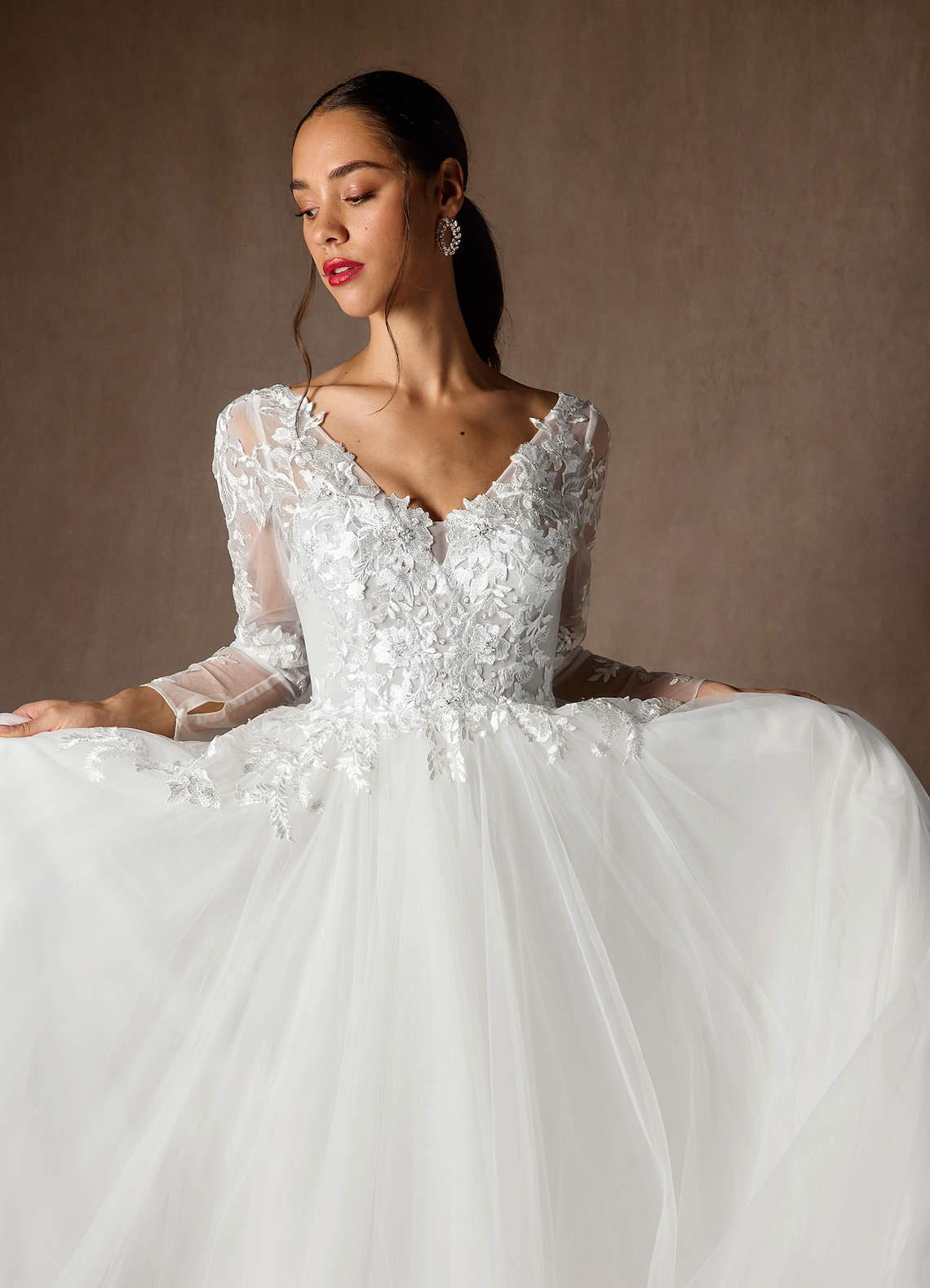 Azazie Freya Vestidos de novia Vestido de Diamante Blanco de Tul de Corte en A con Lentejuela image4
