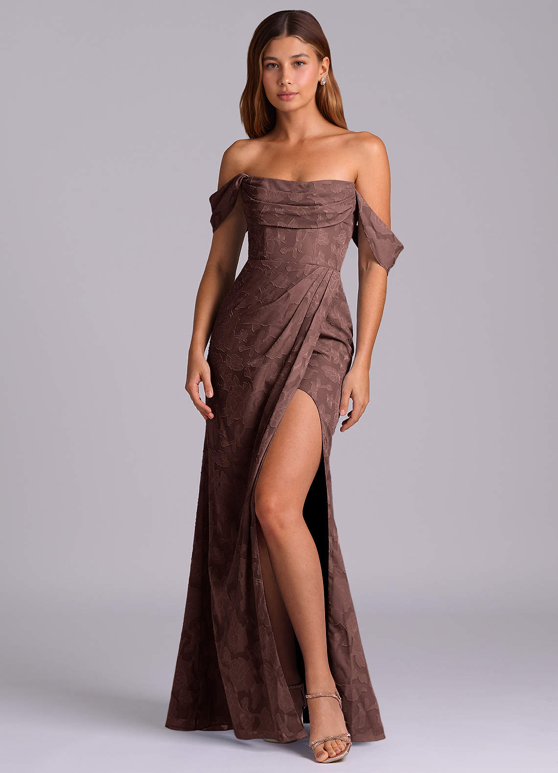 Azazie Johana Brautjungfernkleider Wandelbar Meerjungfrau-Linie Schulterfrei Blumen-Burnout Kleid Espresso image3