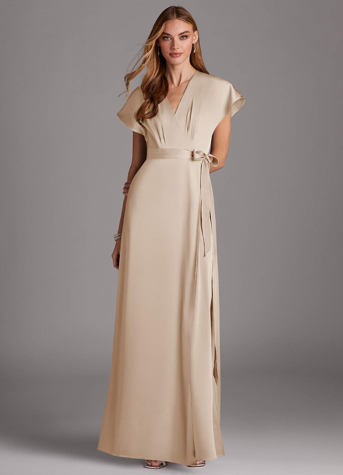 Azazie Nico Vestidos de damas de honor Vestido de Alabastro Blanco de Satén Elástico de Corte en A con Cuello en V image1