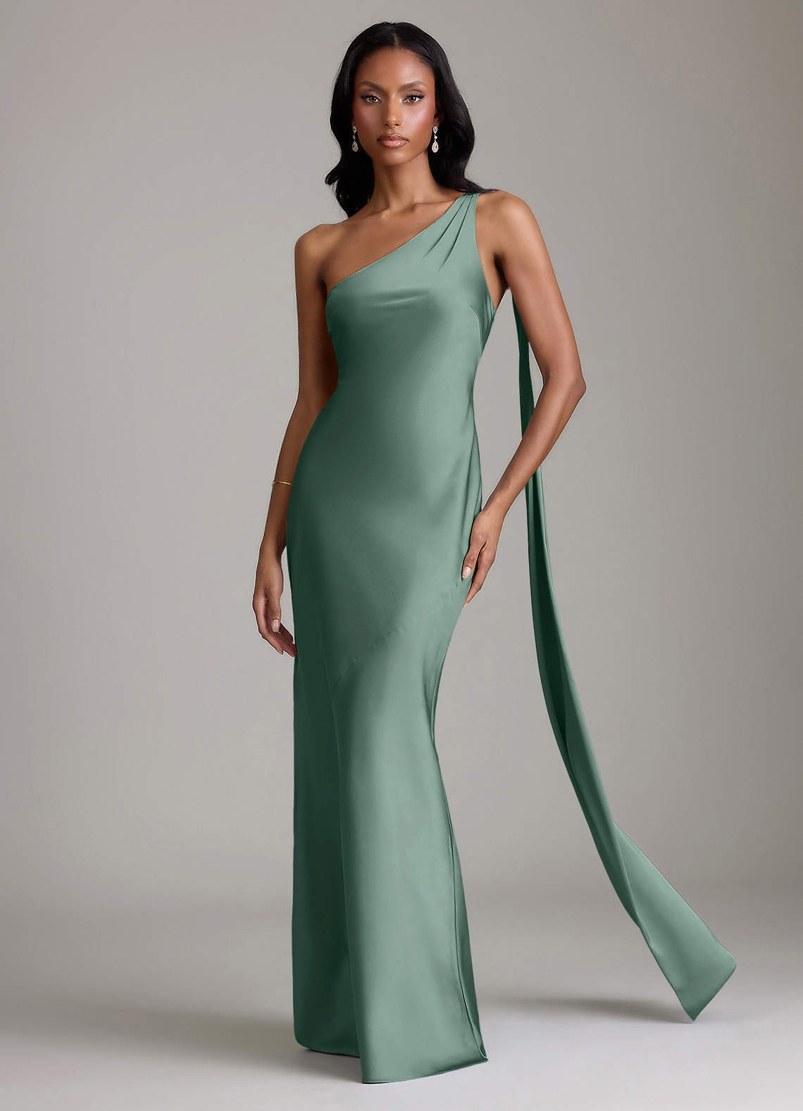 Azazie Juniper Vestidos de madrinha de casamento Vestido Eucalipto de Cetim elástico de sereia com Ombro Único image3