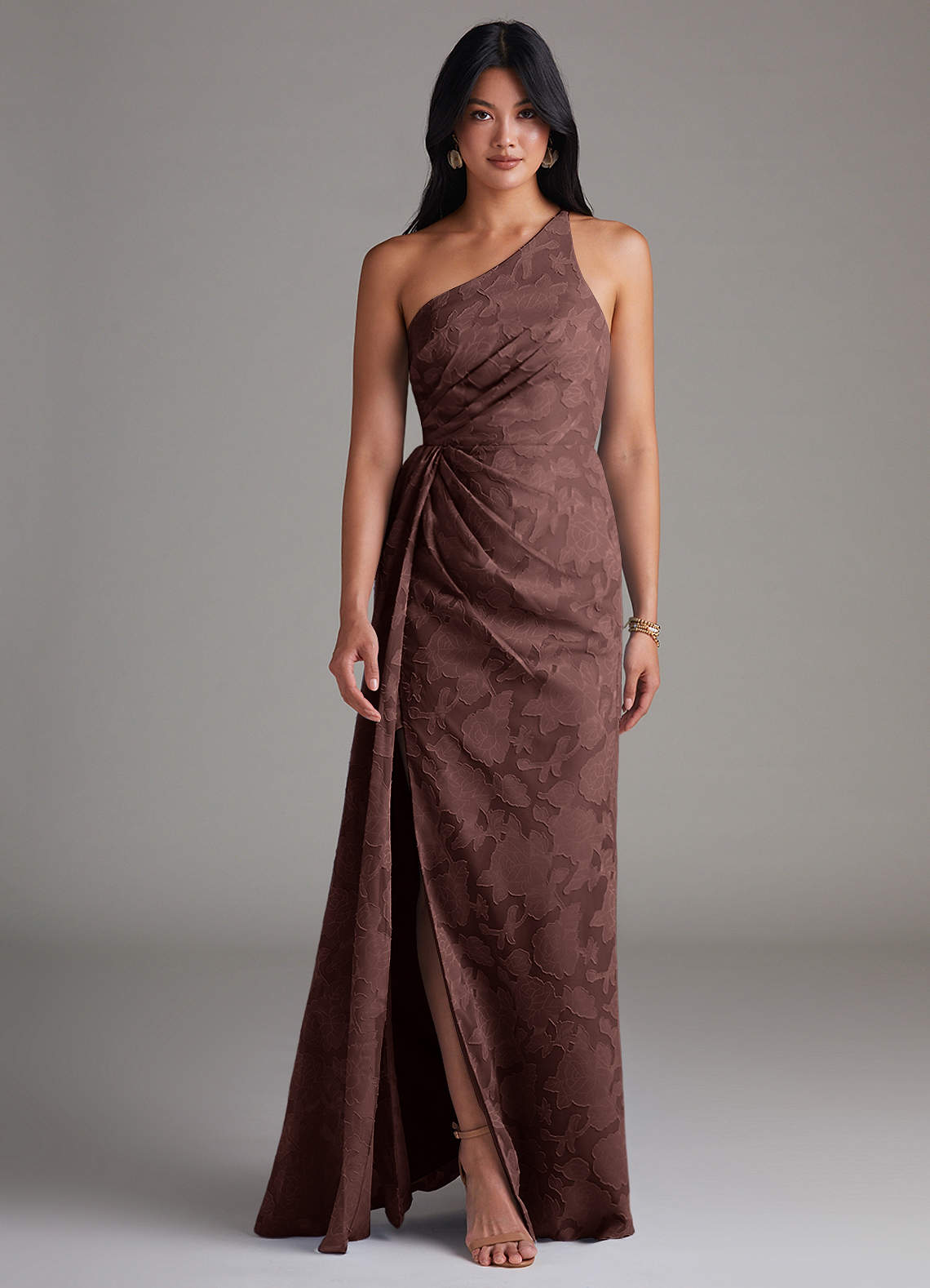 Azazie Mika Robes de demoiselle d'honneur Robe Fourreau en Blumen-Burnout Ue épaule Expresso image1