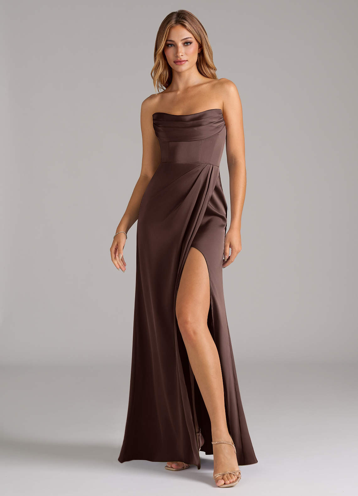 Azazie Johana Robes de demoiselle d'honneur Robe Sirène Convertible en Satin extensible Épaule décolletée Ganache image5