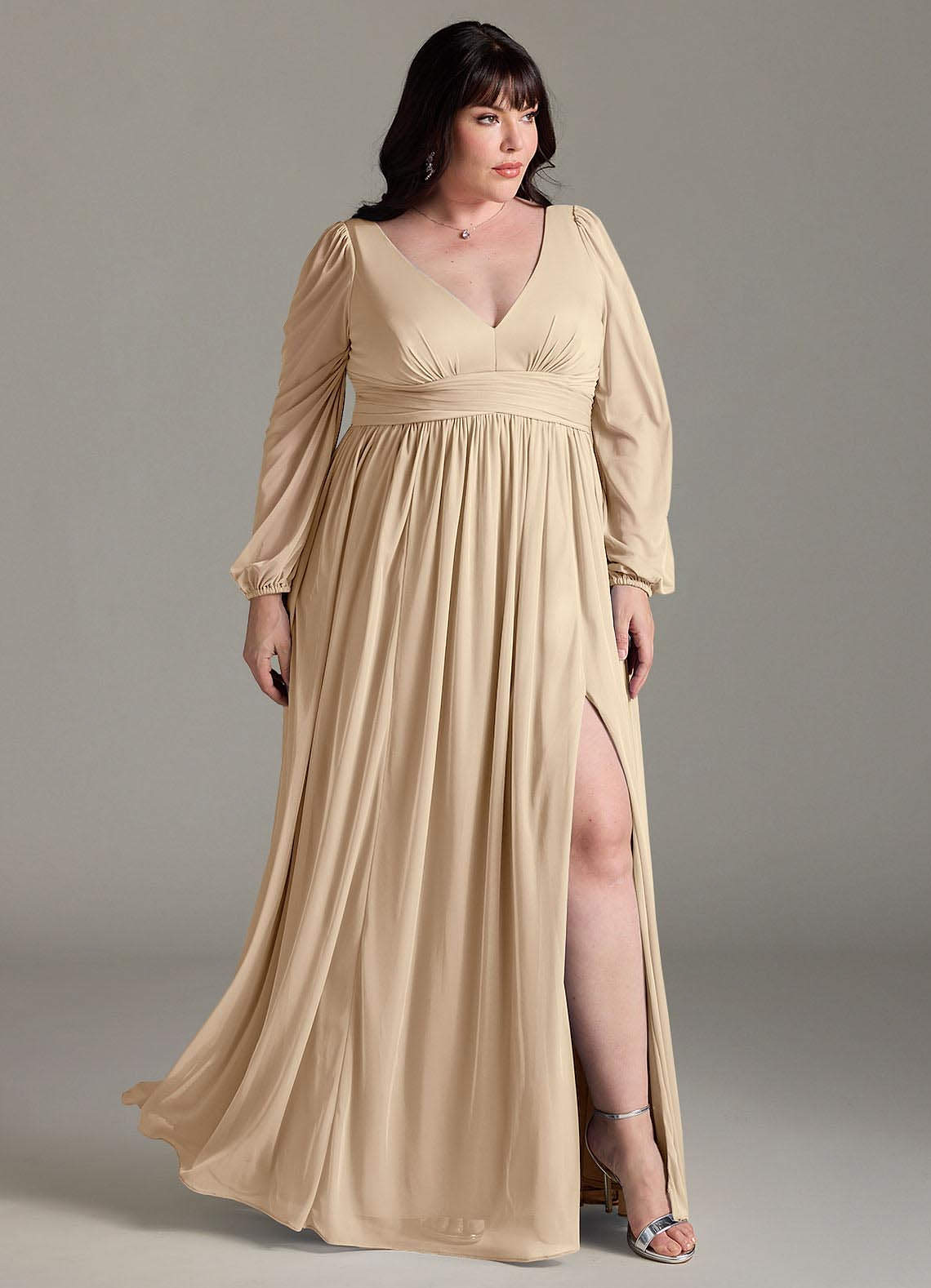 Azazie Norah Abiti da Damigella Abito A-Line in Chiffon con Maniche lunghe e Scollo a V Champagne image8