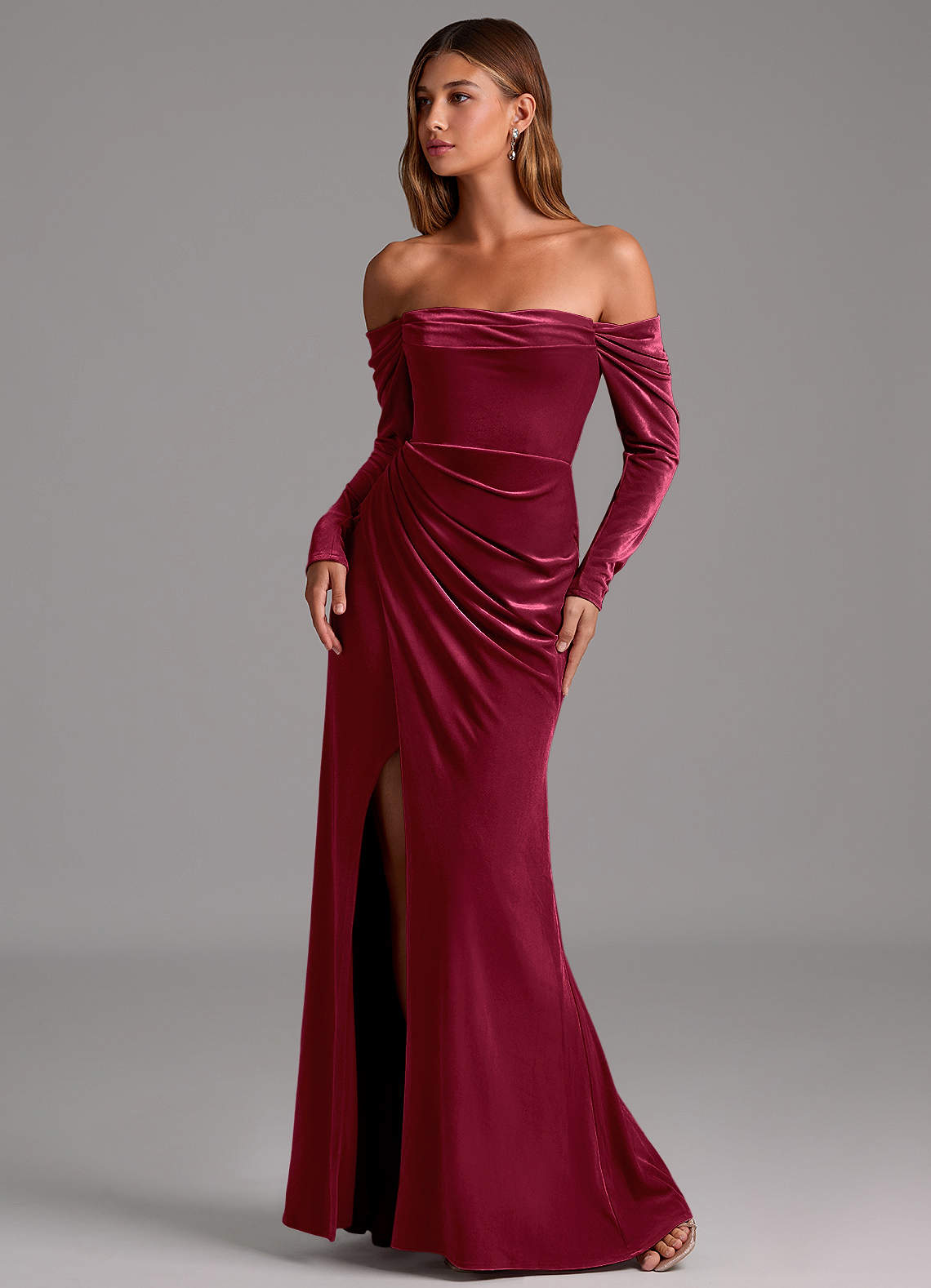 Azazie Hallie Robes de demoiselle d'honneur Robe Sirène Convertible en velours Manche longue Bourgogne image1