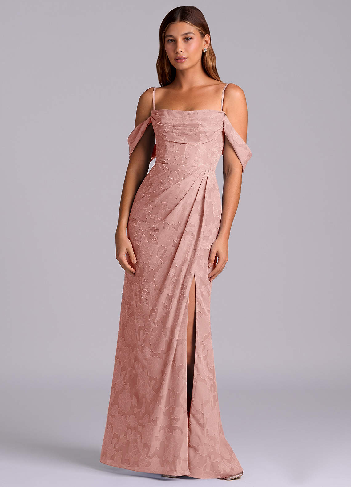 Azazie Johana Essayer des robes à la maison Robe Sirène Convertible en Blumen-Burnout Épaule décolletée Bleu Poussiéreux image5