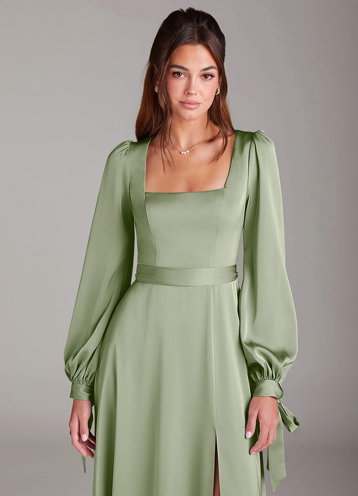 Azazie Leonia Robes de demoiselle d'honneur Robe Trapèze en Satin extensible Manche longue Vert Sauge image5