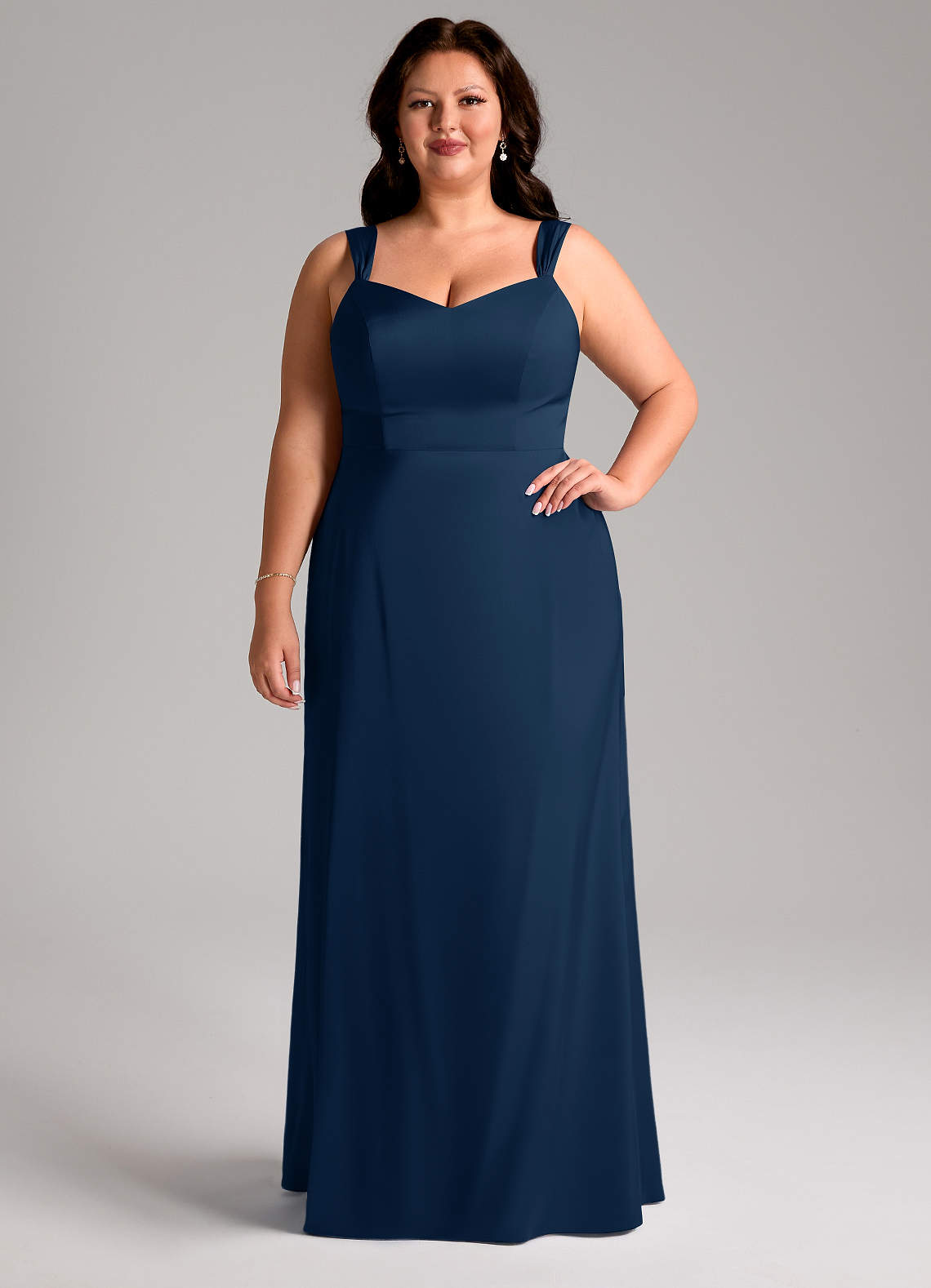 Azazie Denice Robes de demoiselle d'honneur Robe Fourreau en Satin extensible Plissée Bleu Marine Foncé image7