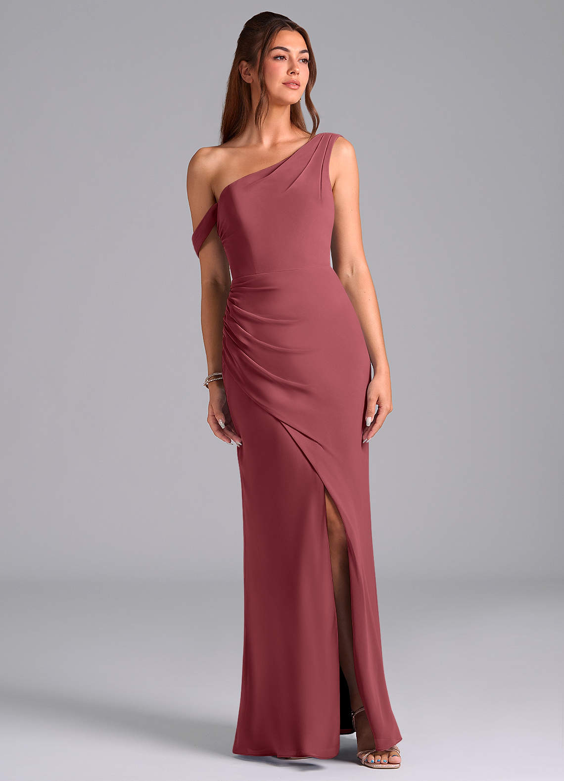 Azazie Madelyn Robes de demoiselle d'honneur Robe Sirène Convertible en Mousseline de soie Ue épaule Merlot image1