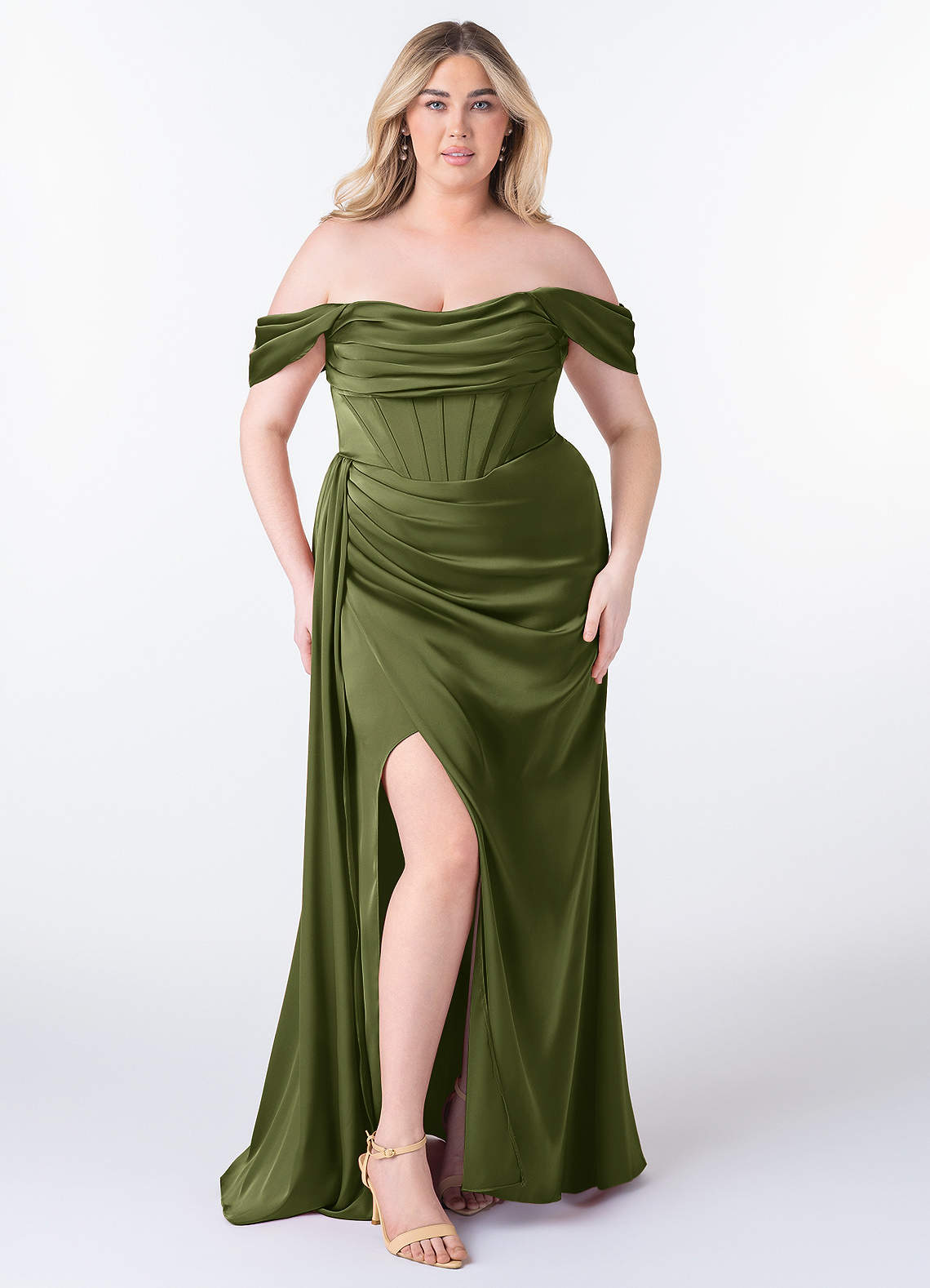 Azazie Amyra Robes de demoiselle d'honneur Robe Fourreau Convertible en Satin extensible Épaule décolletée Olive image1