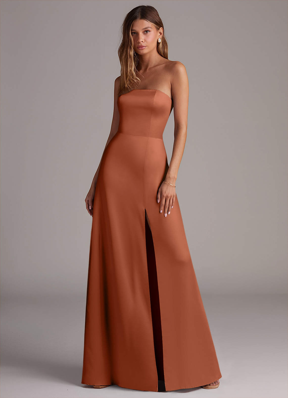 Azazie Wren Jurken voor bruidsmeisjes Converteerbaar Jurk van Stretch Satijn met A-Lijn Strapless Ceder Roos image1