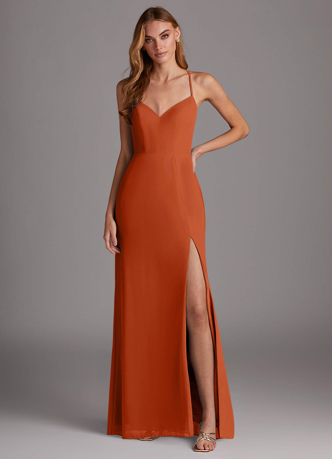 Azazie Manila Vestidos de damas de honor Vestido de Naranja Quemada de Gasa de Corte Recto con Cuello en V image1