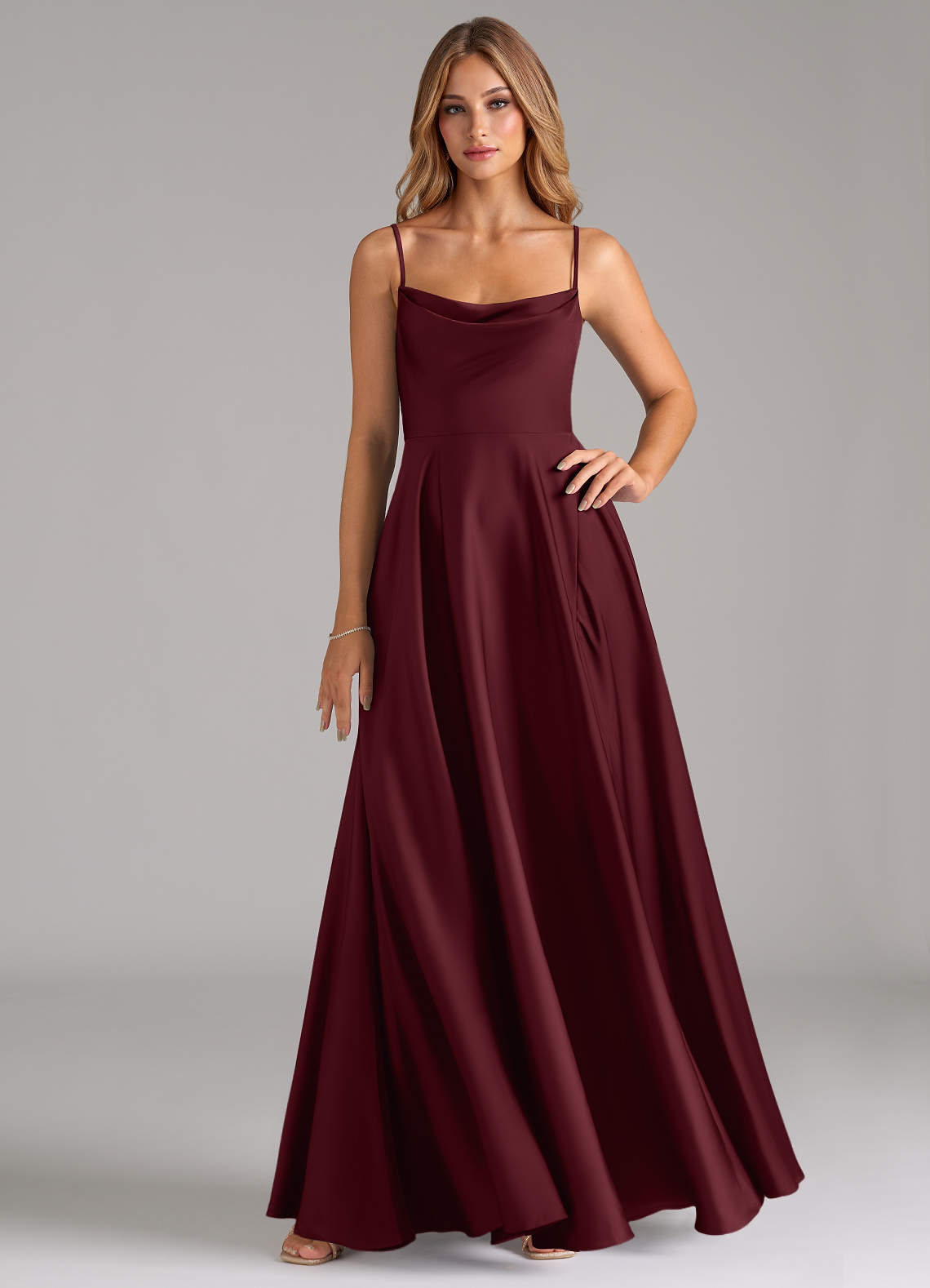 Azazie Elle Abiti da Damigella Abito A-Line in Raso Elasticizzato Plissettato Cabernet image1