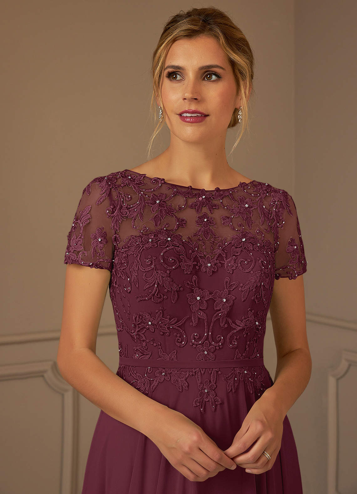 Azazie Adina vestidos de madre de la novia Vestido de Cabernet de Gasa de Corte En A con Cuello barco Lentejuelas image3