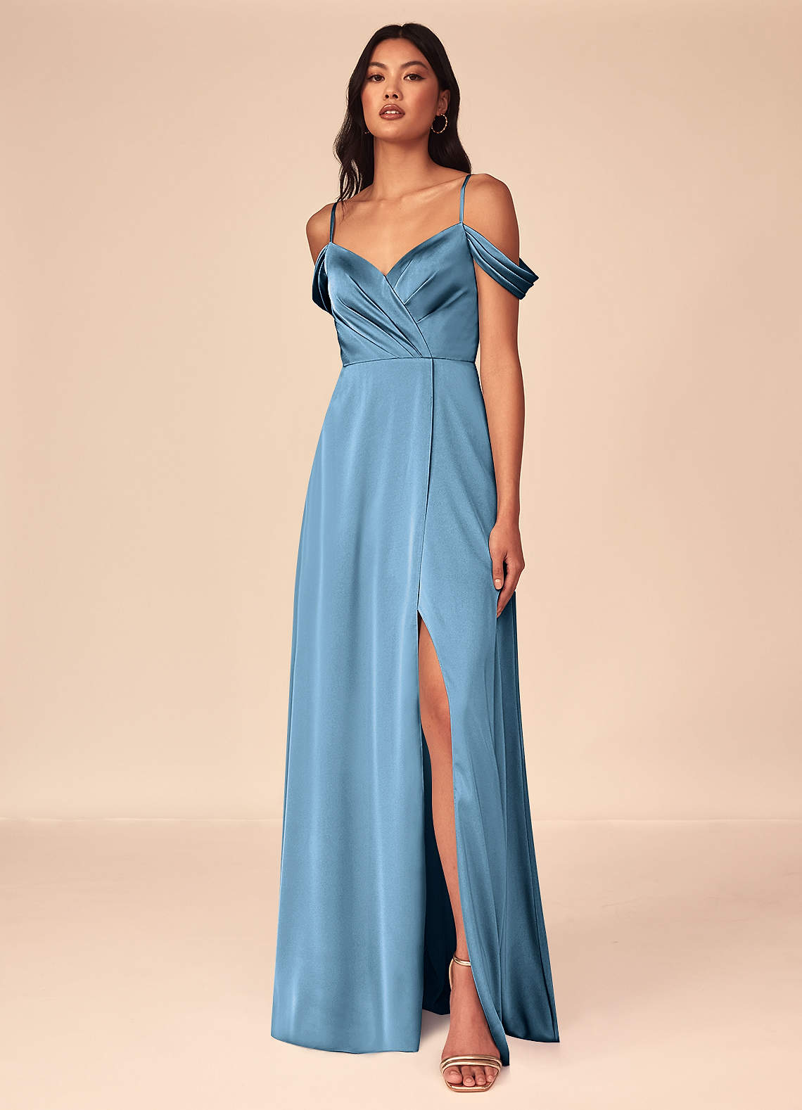 Azazie Ocean Robes de demoiselle d'honneur Robe Trapèze en Satin extensible Col V plissé Acier Bleuté image1