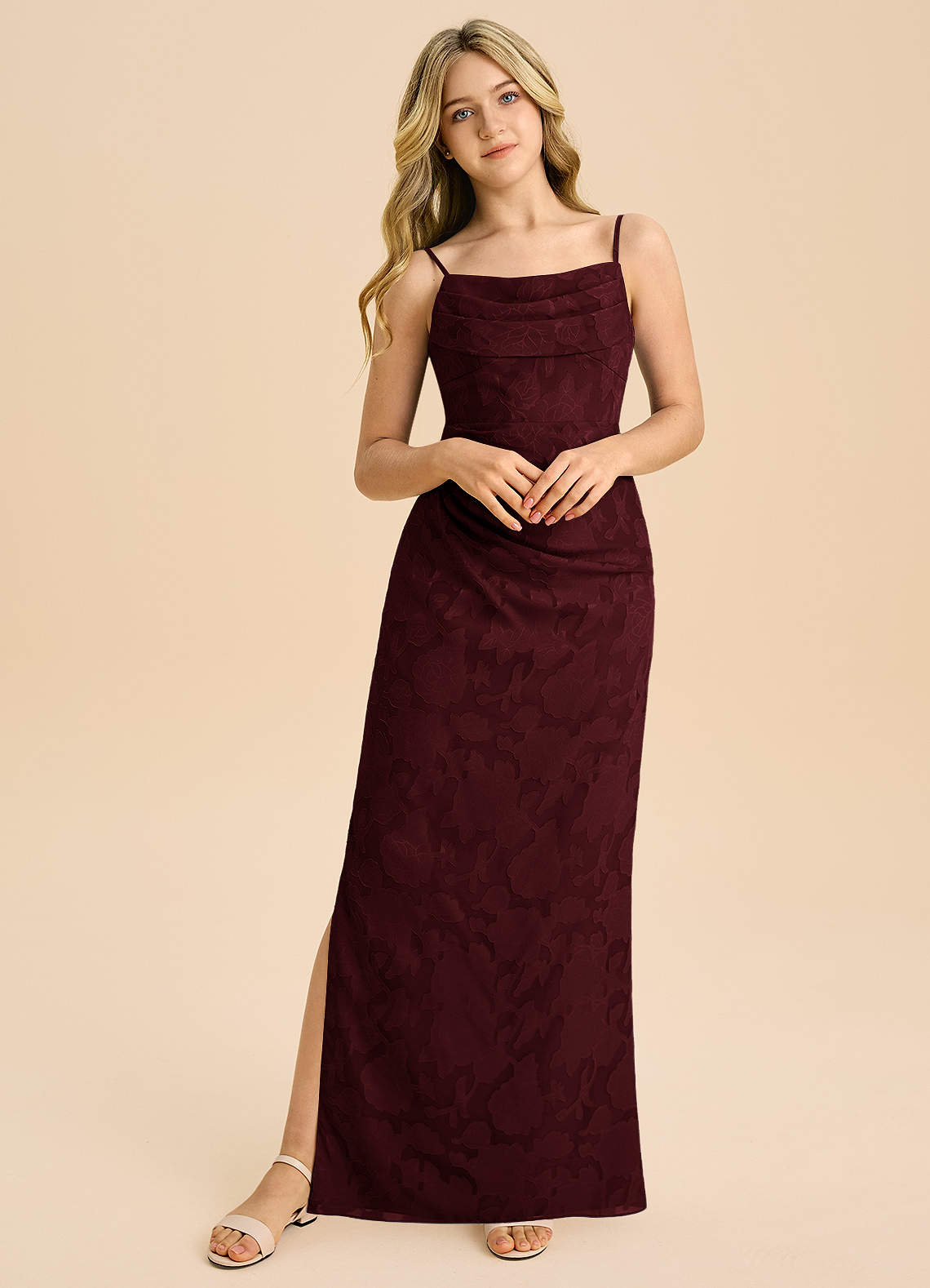 Azazie Mai Junior Etui Plissee Blumen-Burnout Kleid Cabernetrot image4