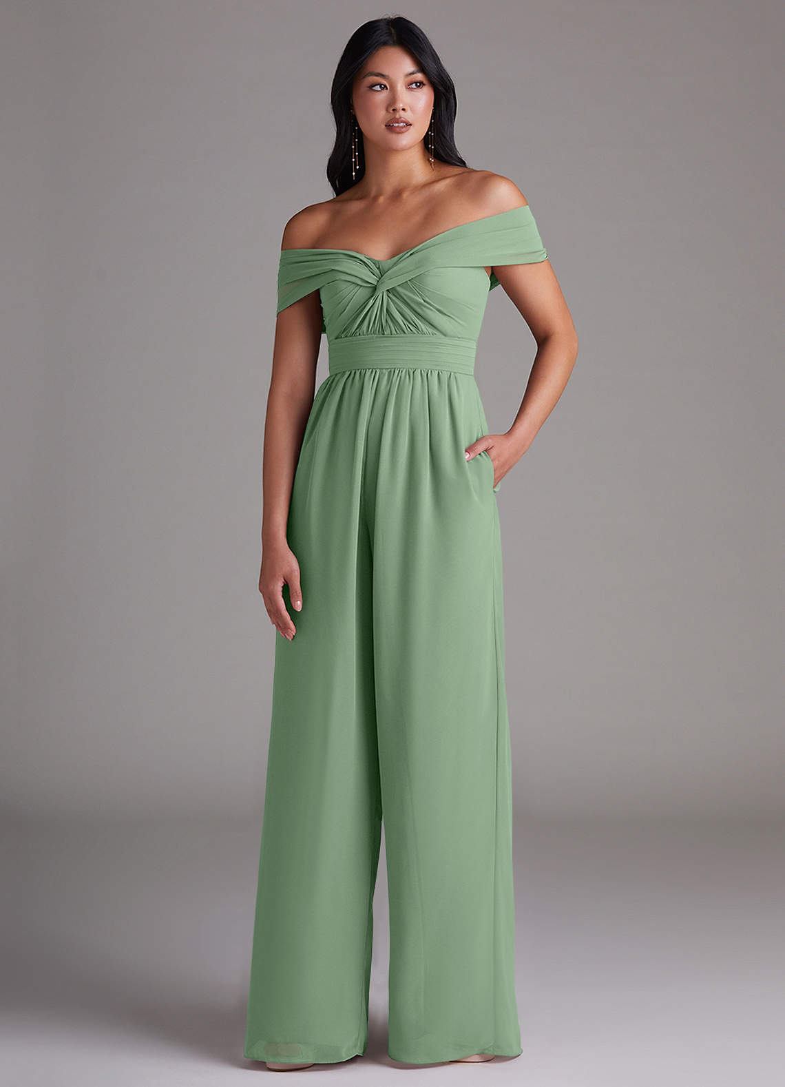 Azazie Lamara Robes de demoiselle d'honneur Combinaison Convertible en Mousseline de soie Épaule décolletée Matcha image1