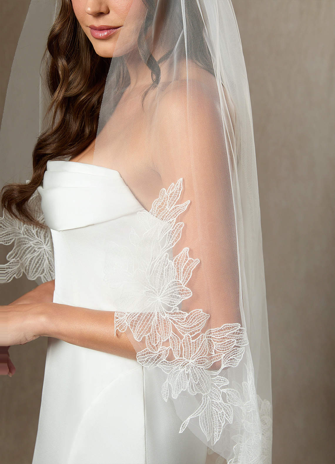 front Embroidered Floral Lace Hem Fingertip Length Veil
