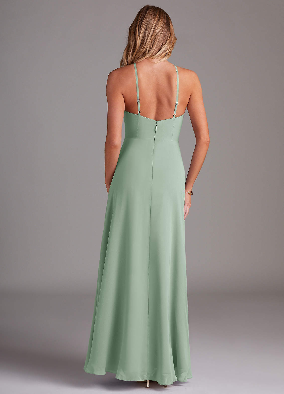 Azazie Bailey Vestidos de damas de honor Vestido de Agave de Gasa de Corte en A con Halter Abertura lateral image1