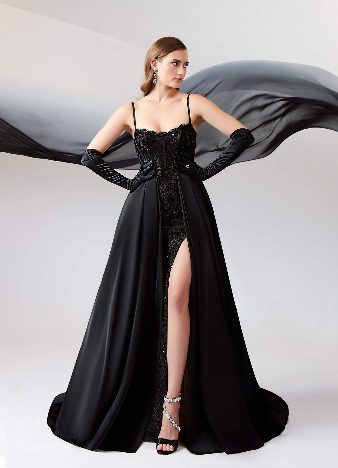 Azazie Esmeray Abiti da Sposa Abito A-Line in Raso Elasticizzato Lustrini Nero Nudo image3