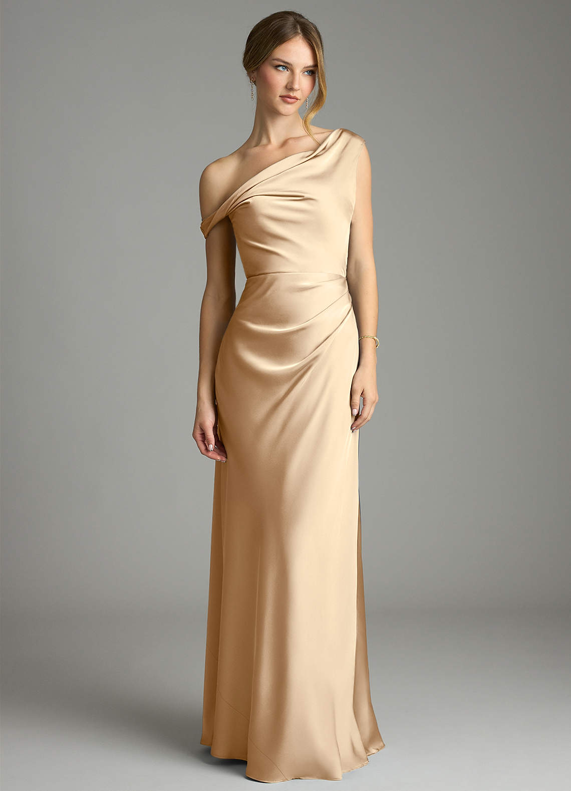 Azazie Emerson Vestidos de madrinha de casamento Vestido Champanhe de Cetim elástico de sereia com Fora do ombro image3