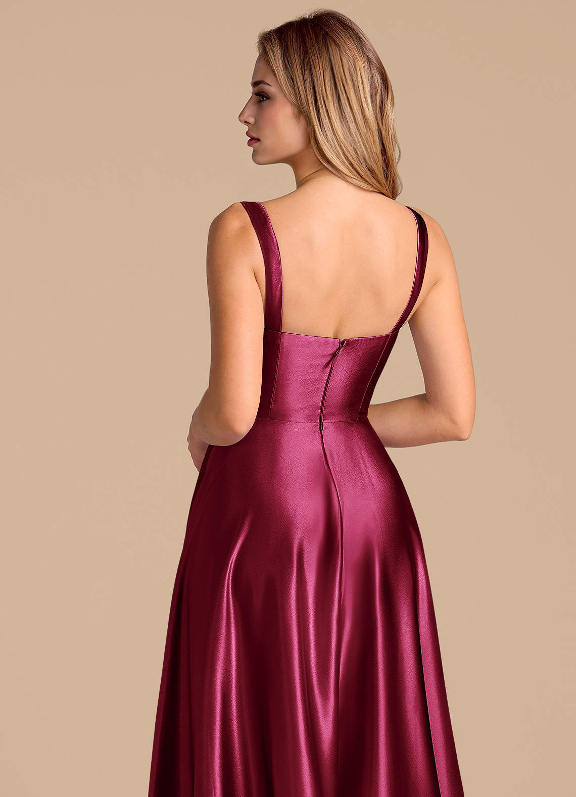 Azazie Shaude Probar vestidos en casa Vestido de Borgoña de Satén Metálico de Corte en A con Plisado image6