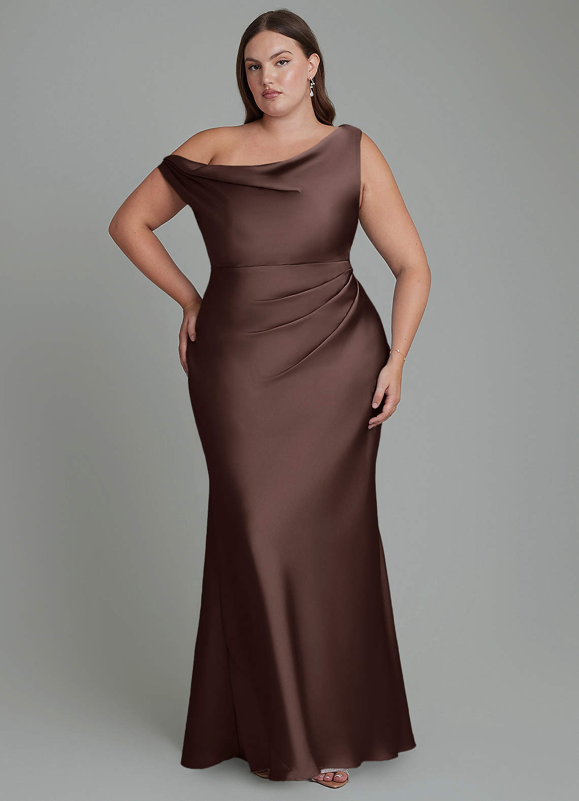 Azazie Emerson Jurken voor bruidsmeisjes Jurk van Stretch Satijn met Zeemeermin Off-shoulder Ganache image1
