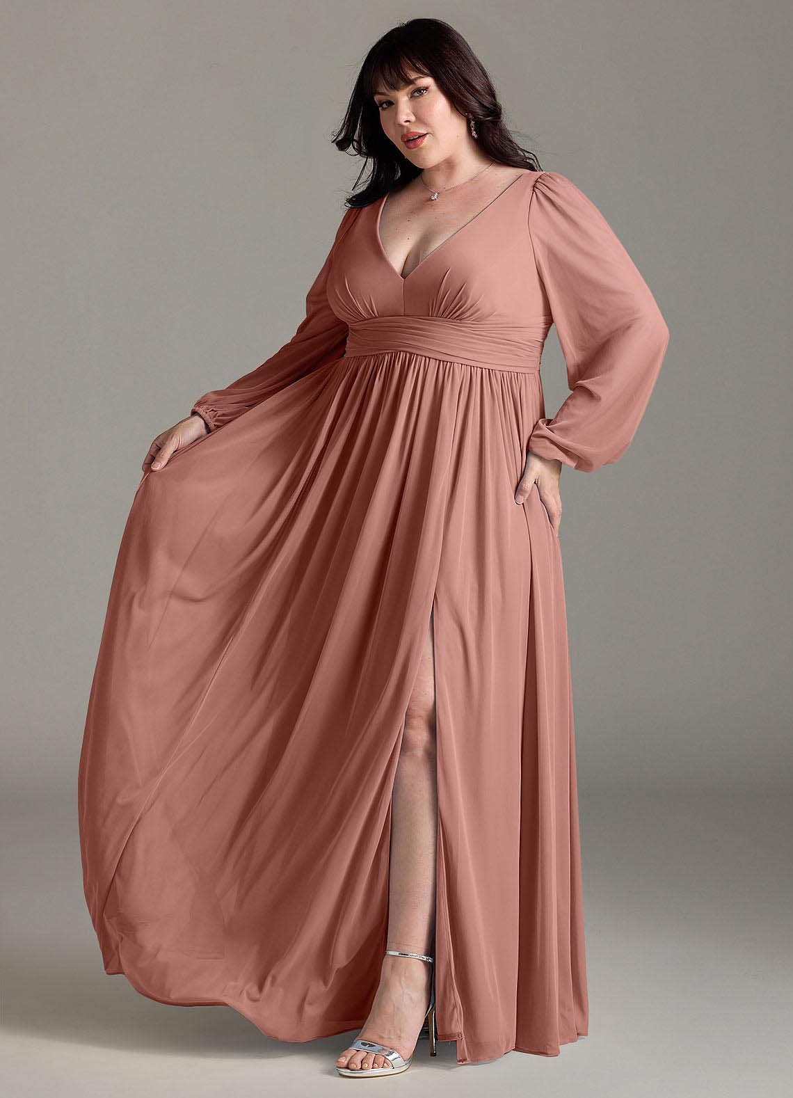 Azazie Norah Robes de demoiselle d'honneur Robe Trapèze en Mousseline de soie Col en V, manches longues Rose De Cèdre image9