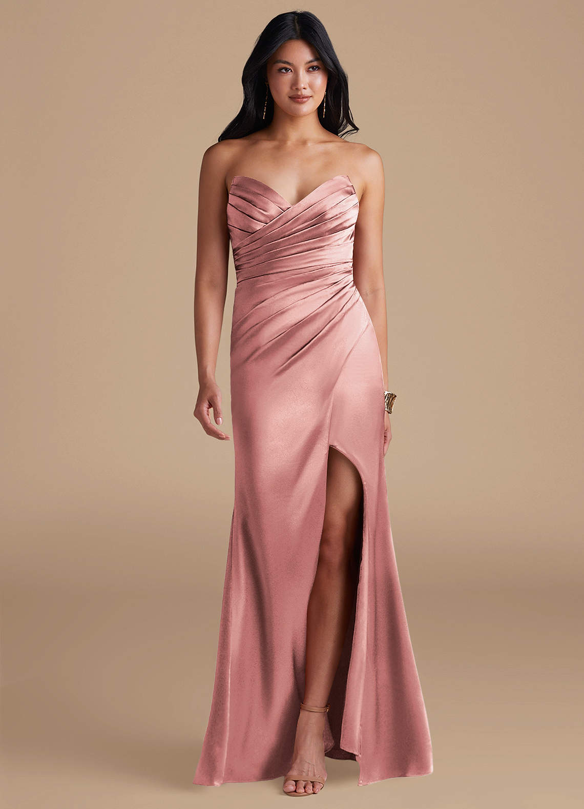 Azazie Yola Robes de demoiselle d'honneur Robe Fourreau en Satiné métallisé Plissée Rose Poussiéreuse image1