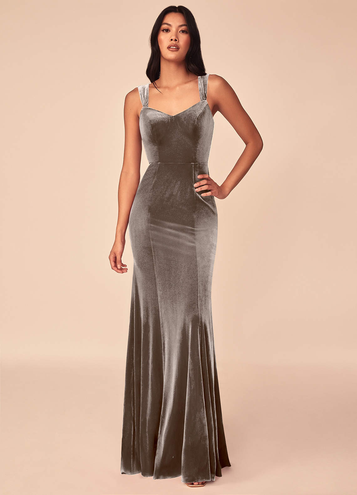 Azazie Lanessa Vestidos de damas de honor Vestido de Taupe Plateado de terciopelo de Corte Sirena con Cuello en V image1
