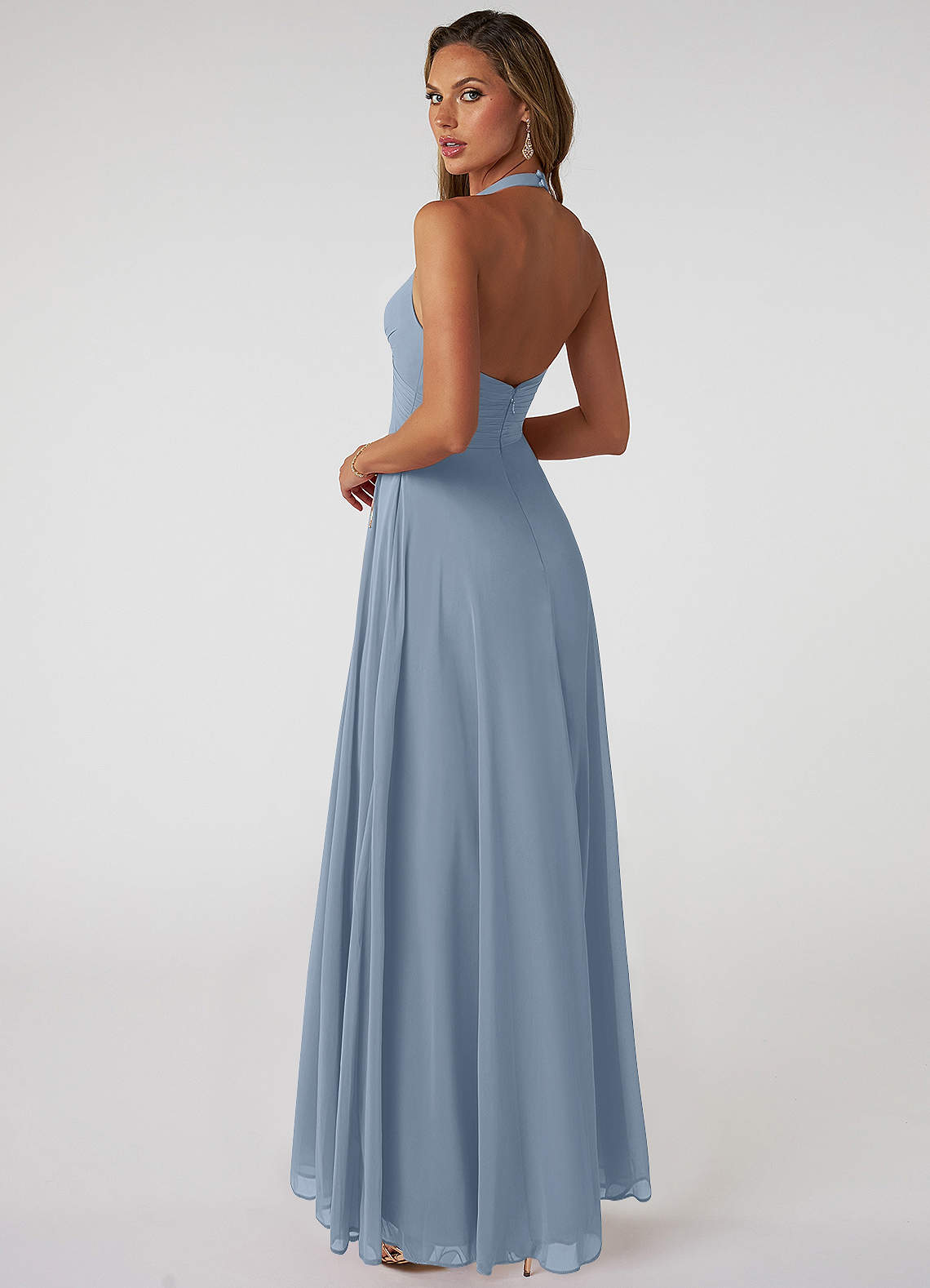 Azazie Tessie Vestidos de damas de honor Vestido de Azul Polvoriento de Gasa de Corte en A con Cuello en V plisado image2