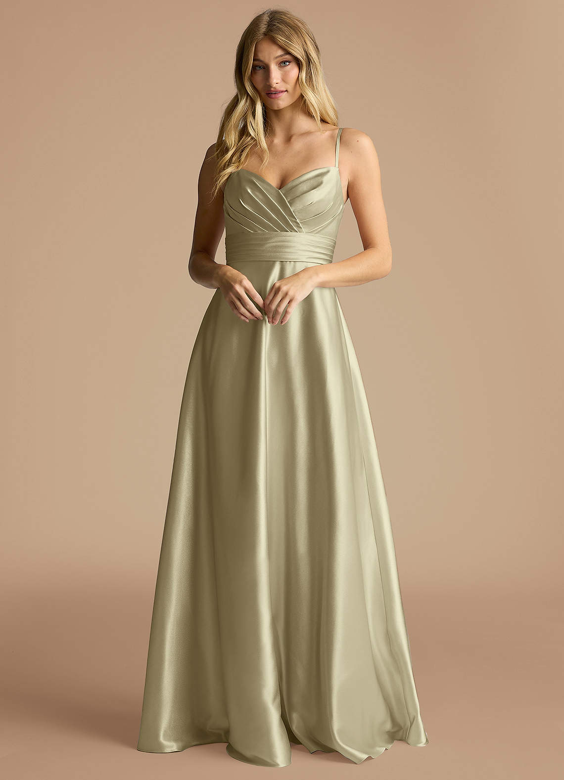 Azazie Oliana Jurken voor bruidsmeisjes Jurk van Metaalachtig Satijn met A-Lijn Geplooid Mosgroen image1