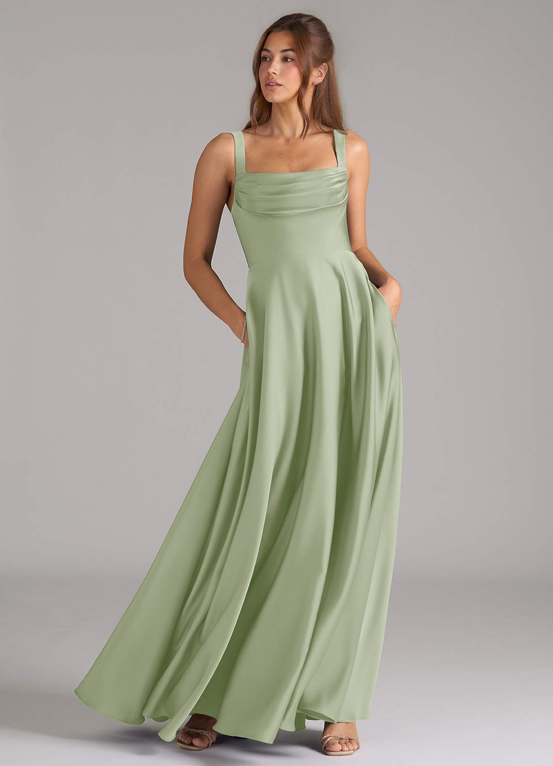 Azazie Shaude Robes de demoiselle d'honneur Robe Trapèze en Satin extensible Plissée Vert Sauge image2