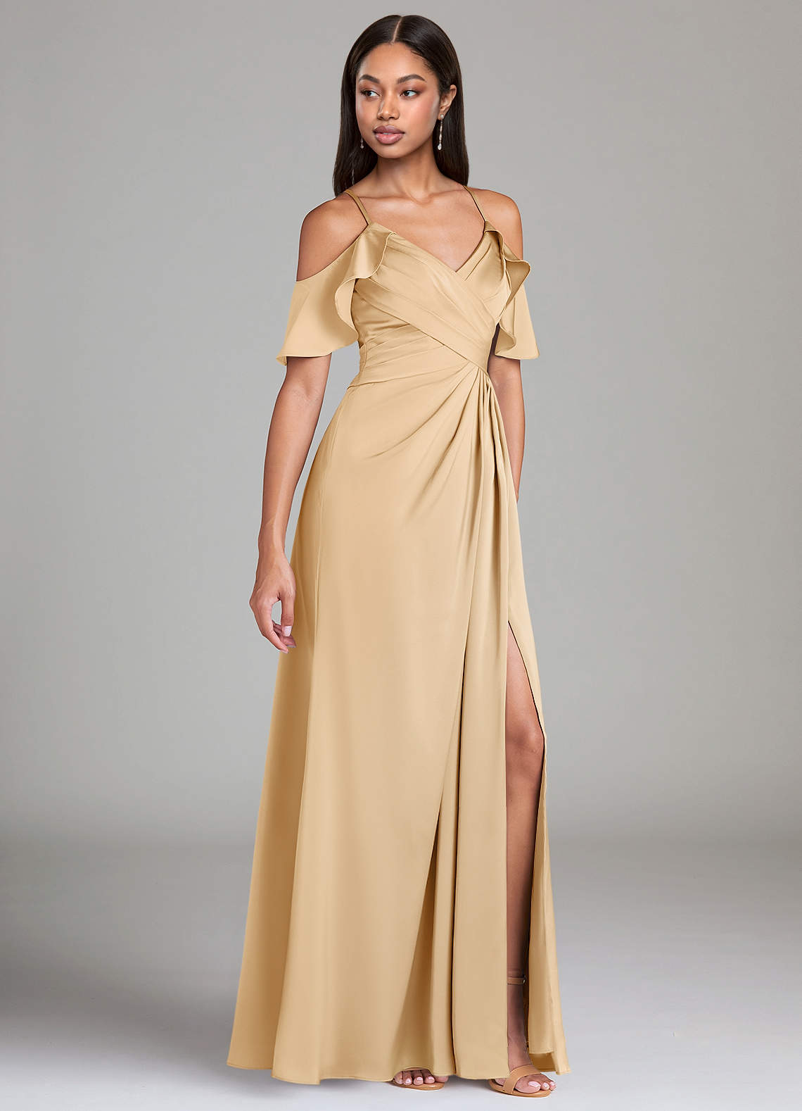 Azazie Dakota Robes de demoiselle d'honneur Robe Trapèze en Satin extensible Épaule décolletée Or image1