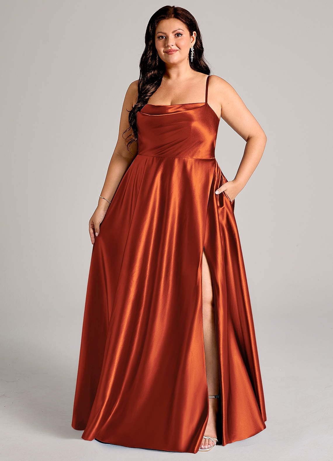 Azazie Elle Vestidos de madrinha de casamento Vestido Páprica de Cetim Metálico de Linha A com com bolsos image1