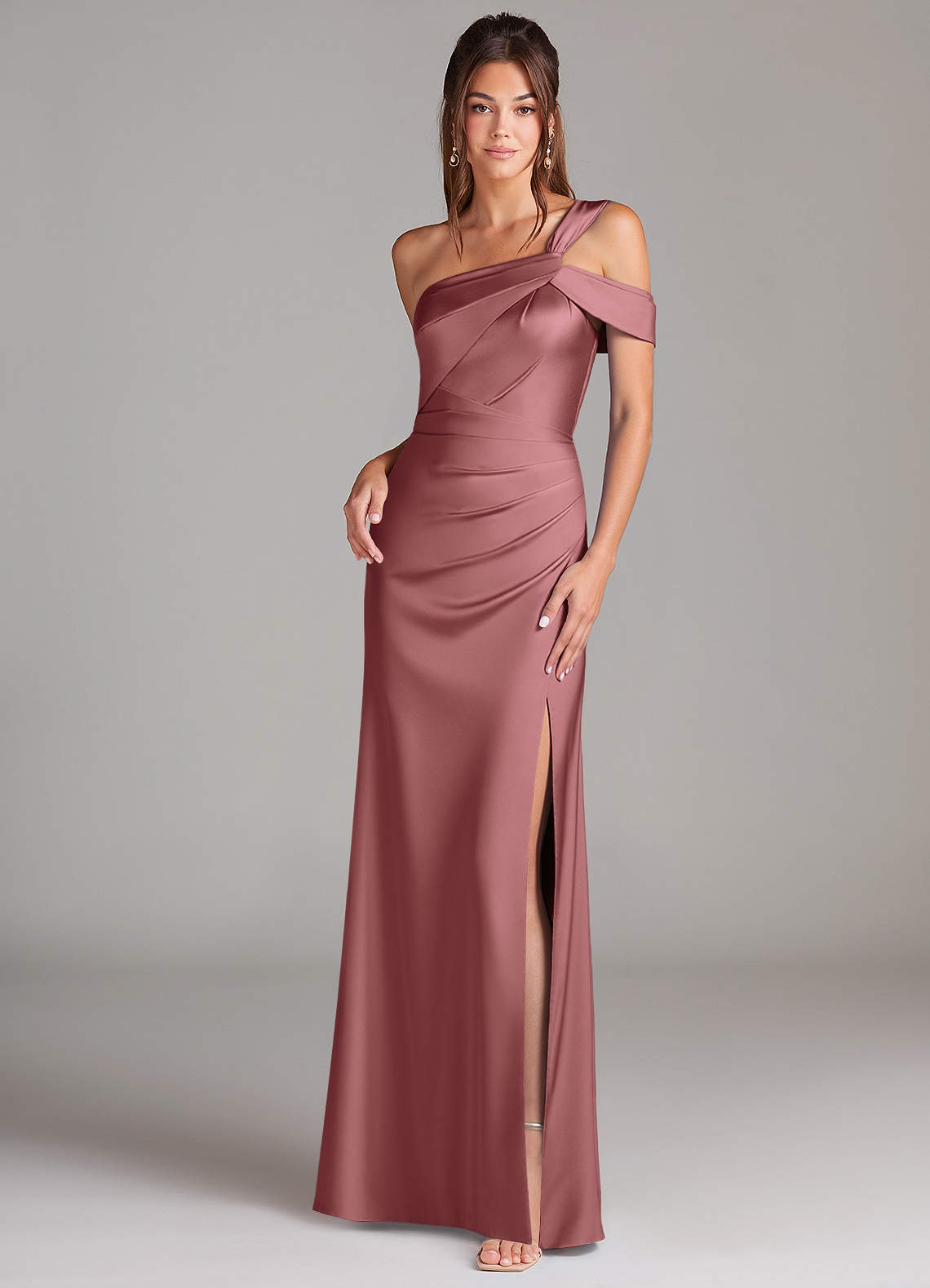 Azazie Wynter Jurken voor bruidsmeisjes Jurk van Stretch Satijn met Kolom Off the Shoulder Amethist image1