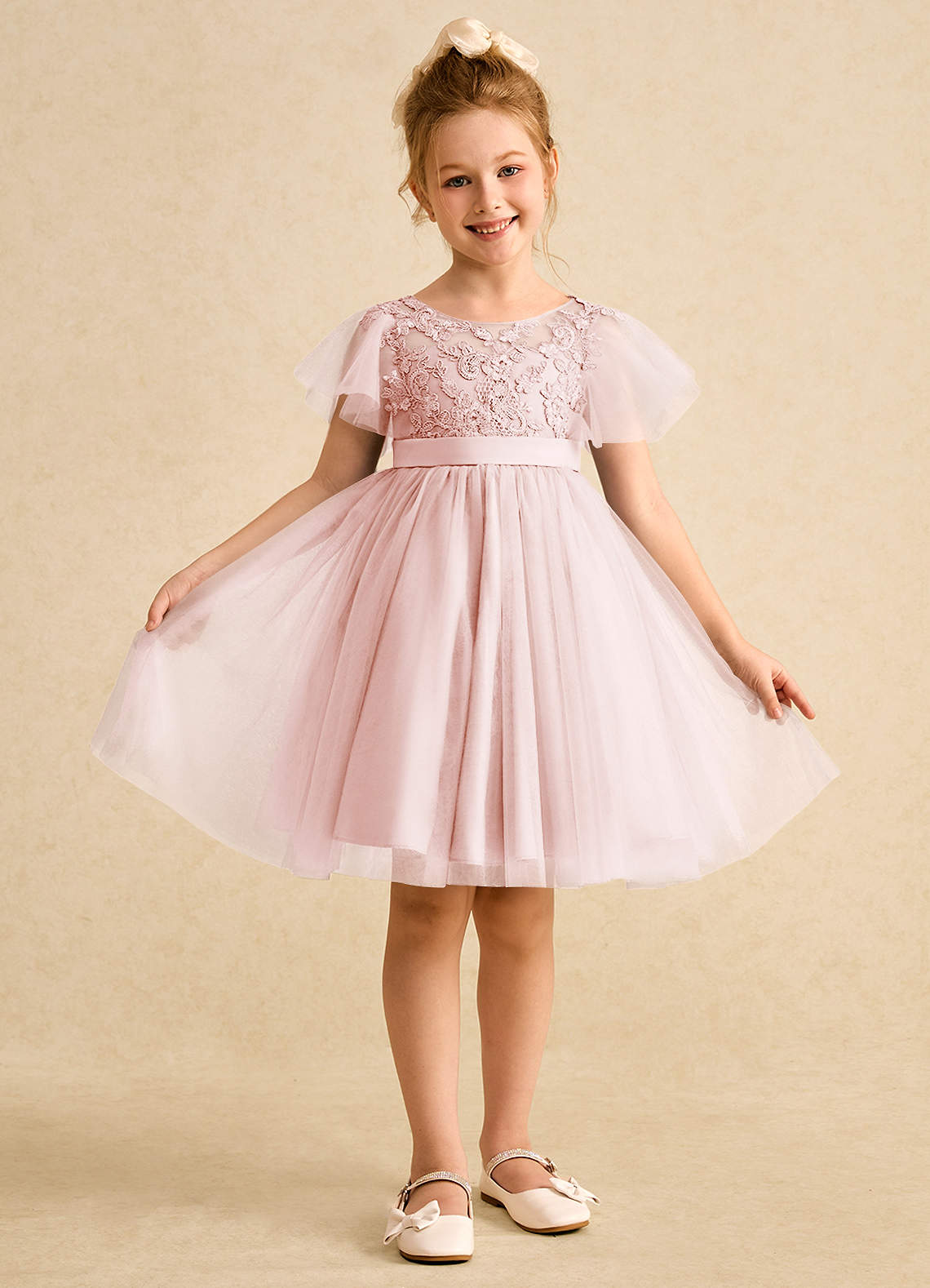 Azazie Queenie Robe Demoiselle D'honneur Fillette Robe Trapèze en Dentelle Rose Pâle image1