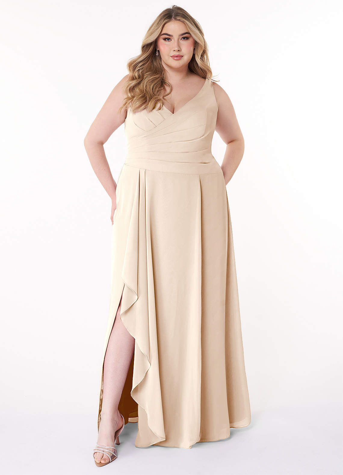 Azazie Kori Vente Finale Robe Trapèze en Mousseline de soie Plissée Matcha image1