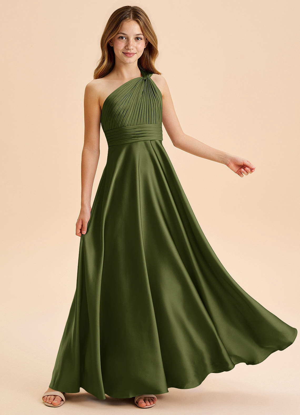 Azazie Charlize Junior Robe Trapèze en Satin extensible Plissée Olive image4