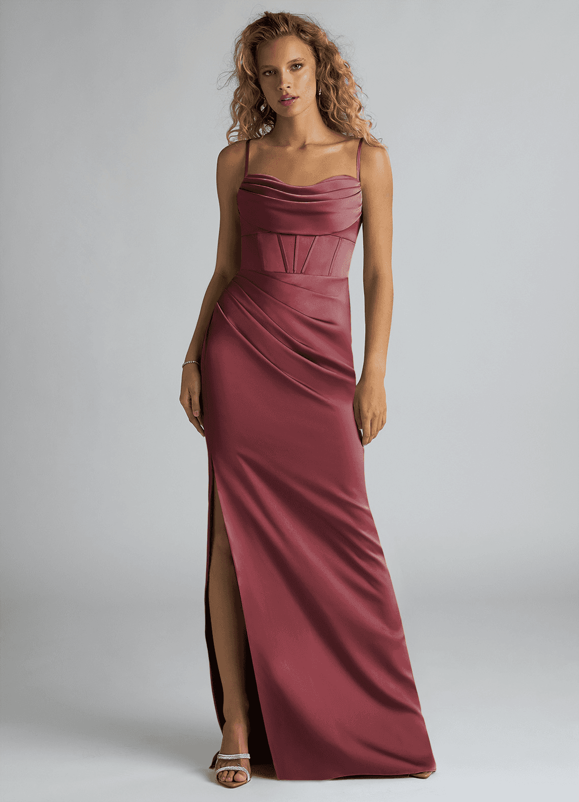 Azazie Mai Vestidos de damas de honor Vestido de Merlot de Satén Elástico de Corte Recto con Plisado image1