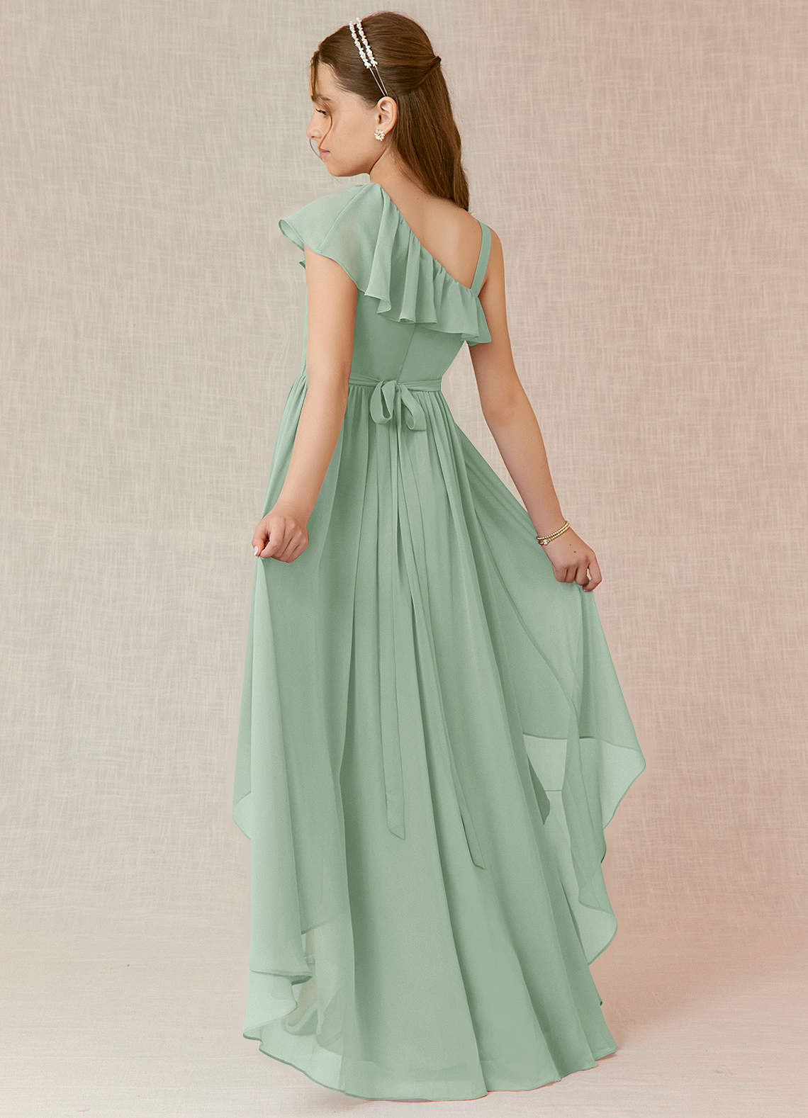 Azazie Mango Junior Abito A-Line in Chiffon Increspato Agave image1