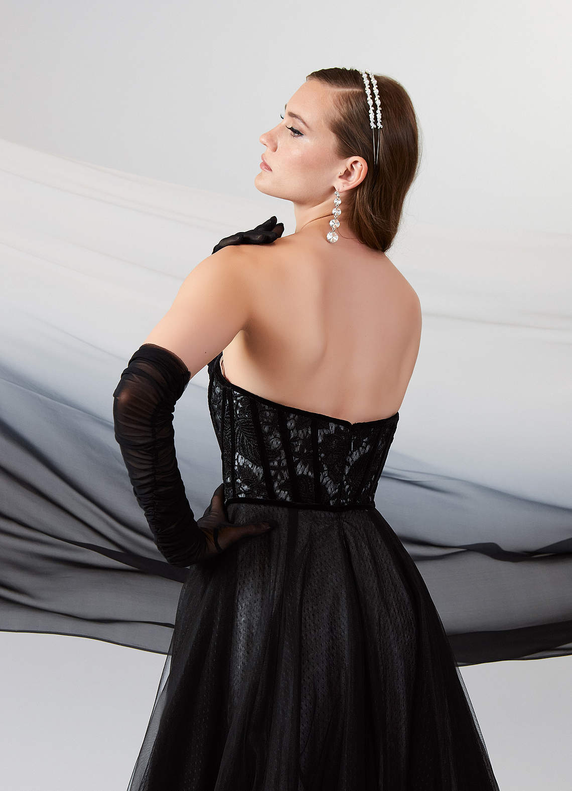 Azazie Persephone Robes de mariée Robe Princesse en Tulle Dentelle Noir Blanc Diamant image9