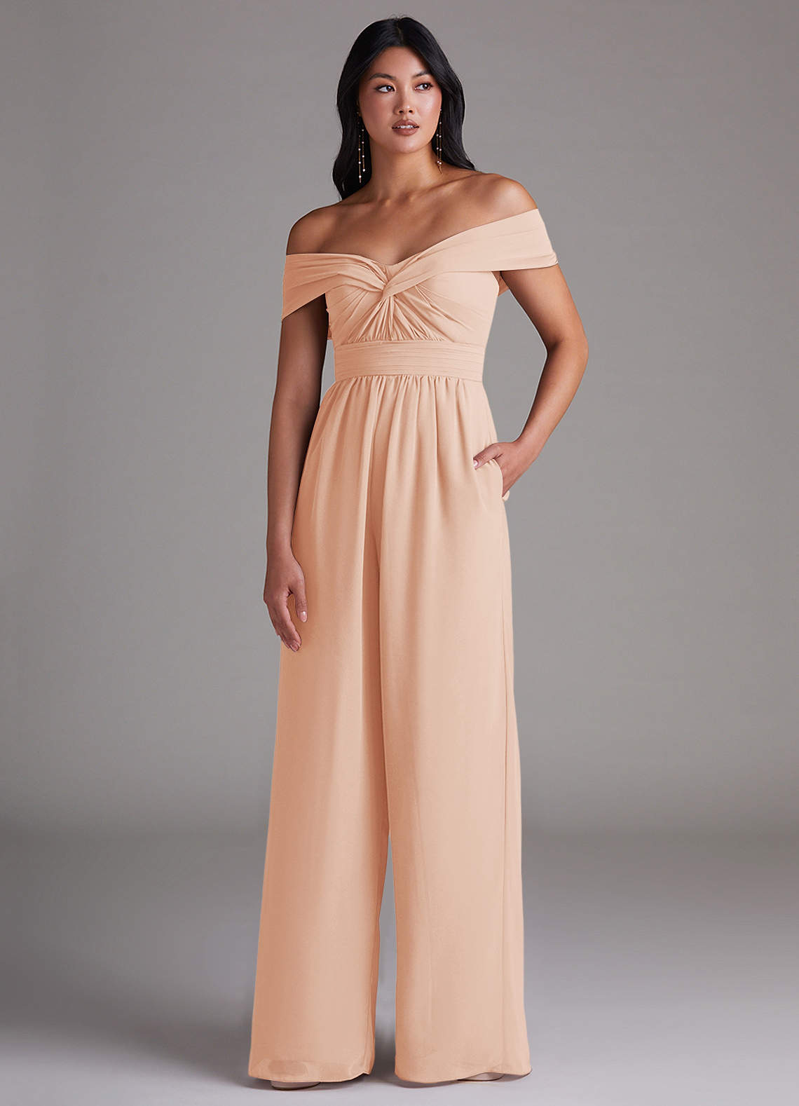 Azazie Lamara Robes de demoiselle d'honneur Combinaison Convertible en Mousseline de soie Épaule décolletée Rose Perle image1