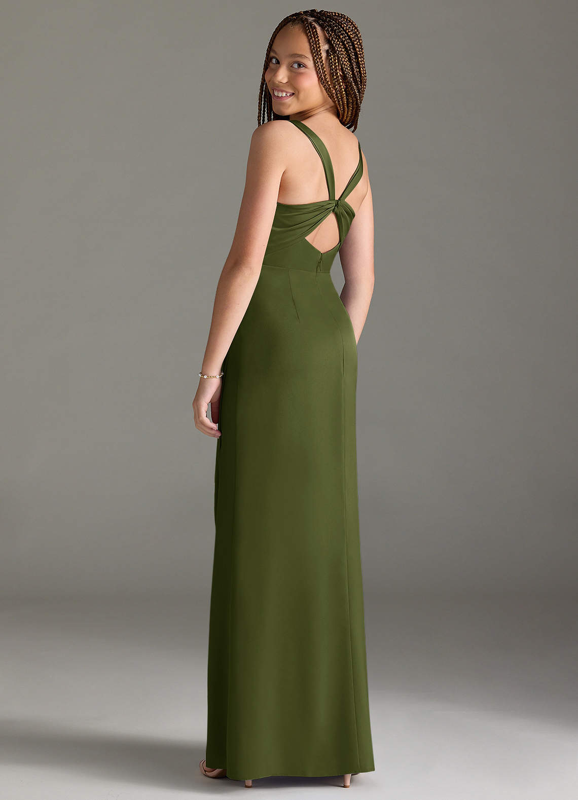 Azazie Mero Junior Vestido de Oliva de Satén Elástico de Corte Sirena con Plisado image1